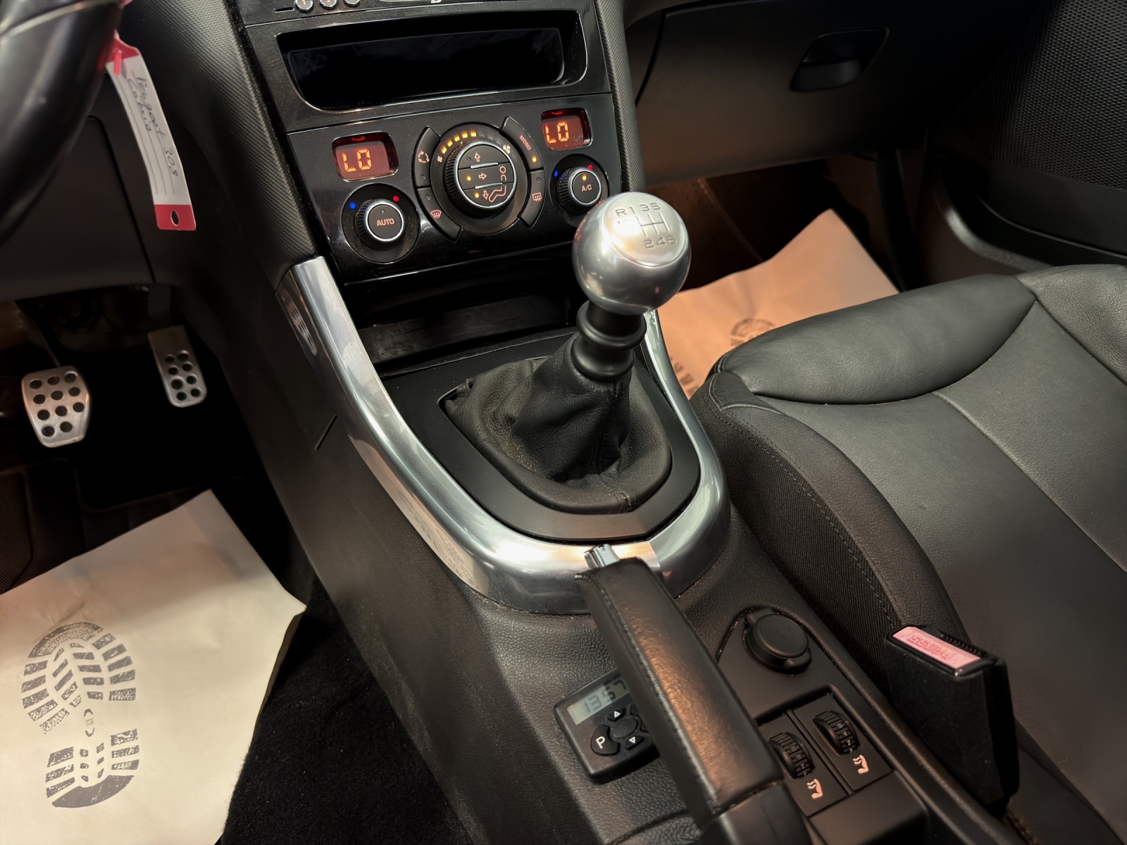 PEUGEOT 308 CC 1.6 16V Turbo Platinum-image-10