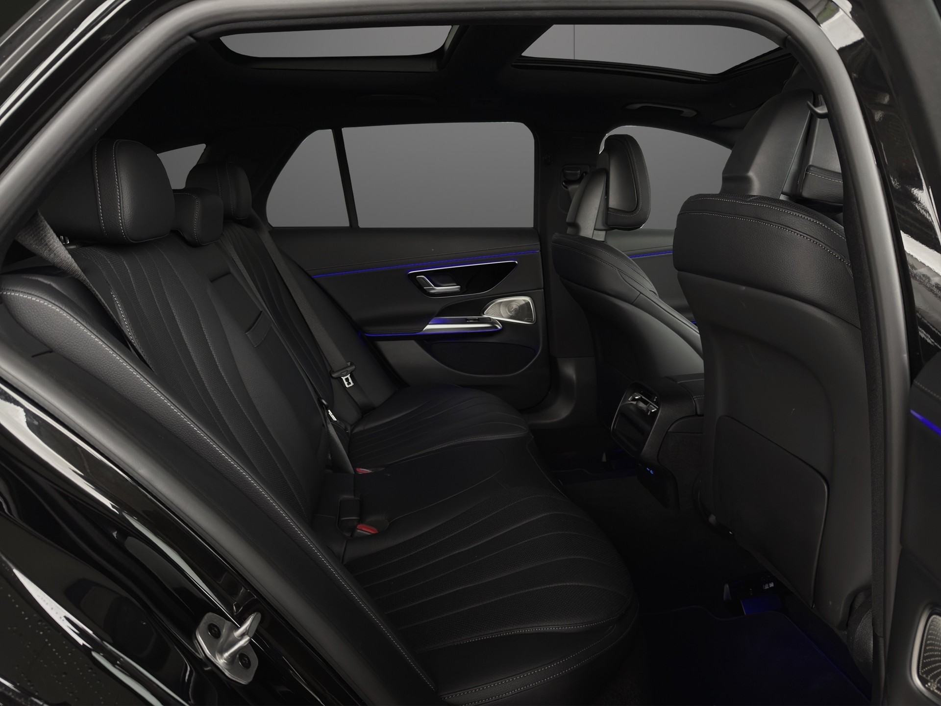 MERCEDES-BENZ E 300 de T 4Matic EQ Hybrid 9G-Tronic AMG Line-image-12