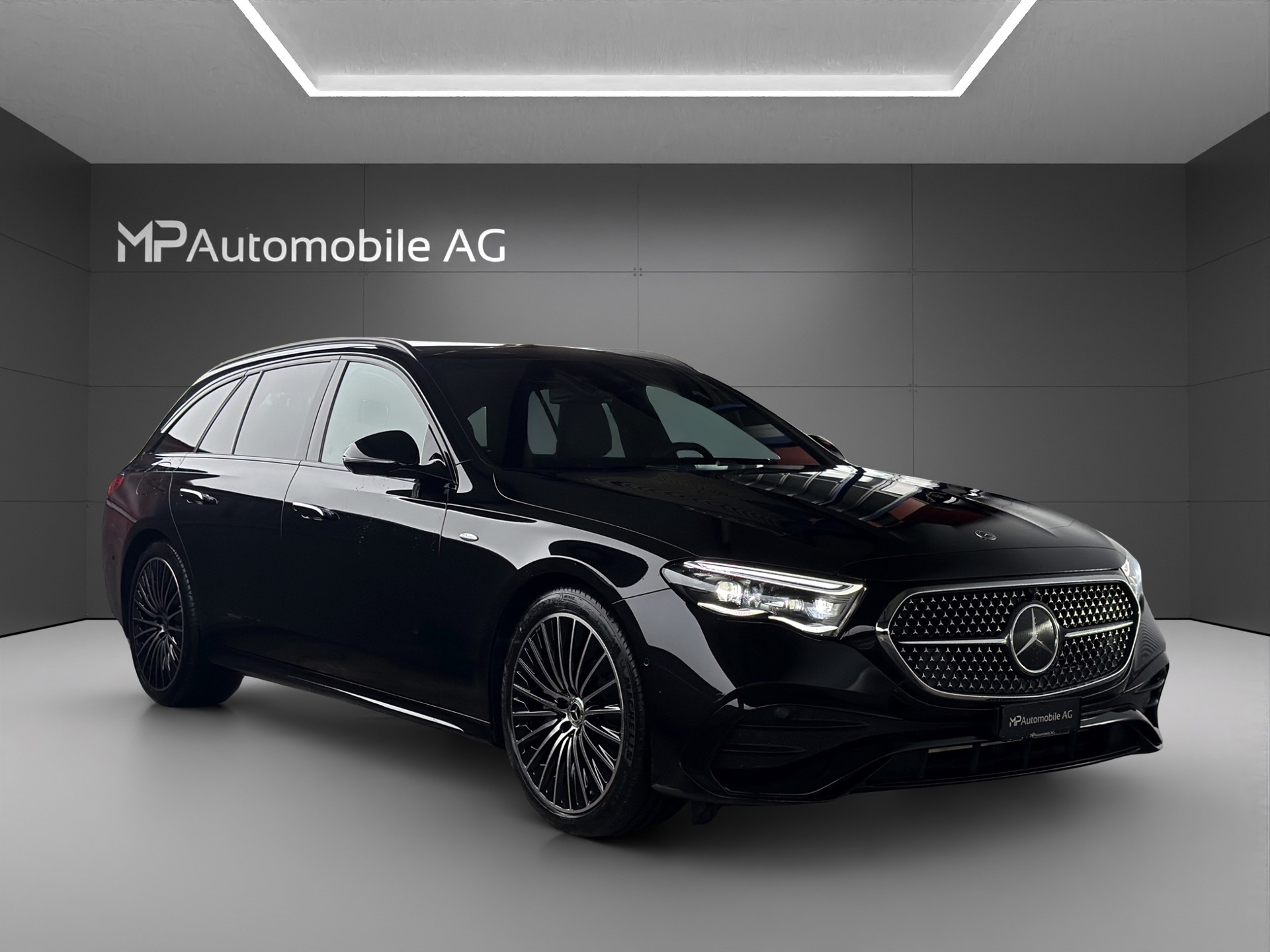 MERCEDES-BENZ E 300 de T 4Matic EQ Hybrid 9G-Tronic AMG Line-showroom-element-1