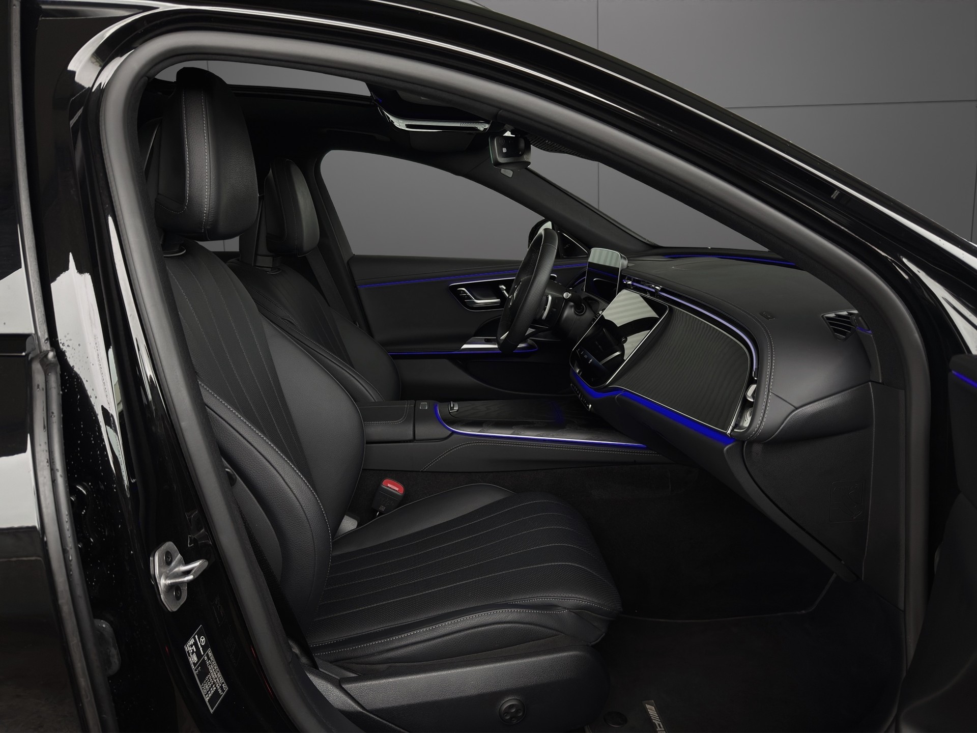 MERCEDES-BENZ E 300 de T 4Matic EQ Hybrid 9G-Tronic AMG Line-image-11