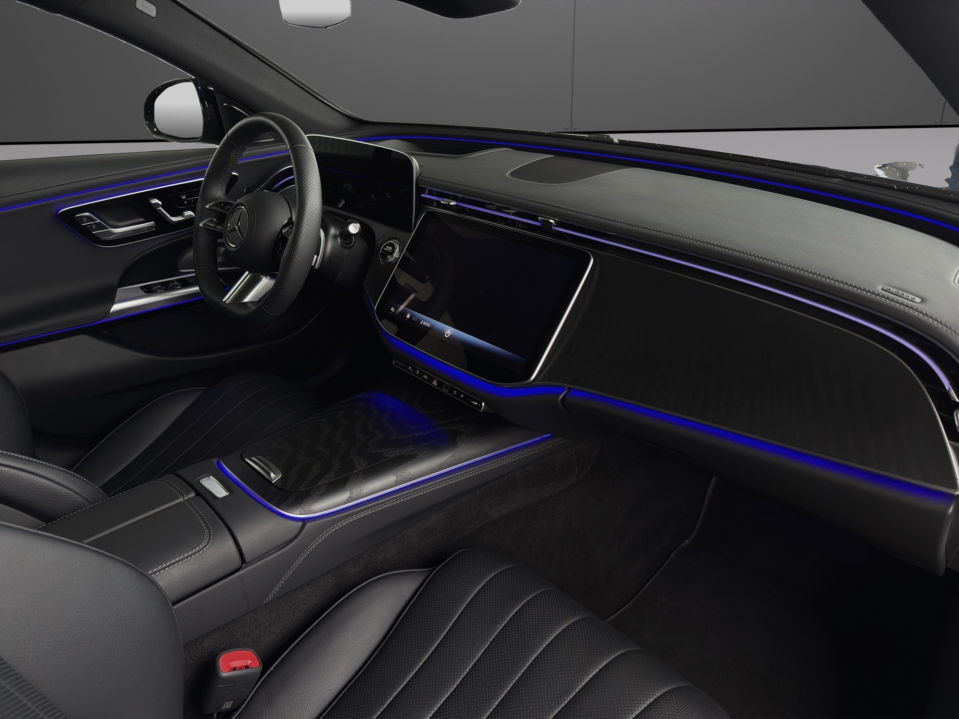 MERCEDES-BENZ E 300 de T 4Matic EQ Hybrid 9G-Tronic AMG Line-image-13