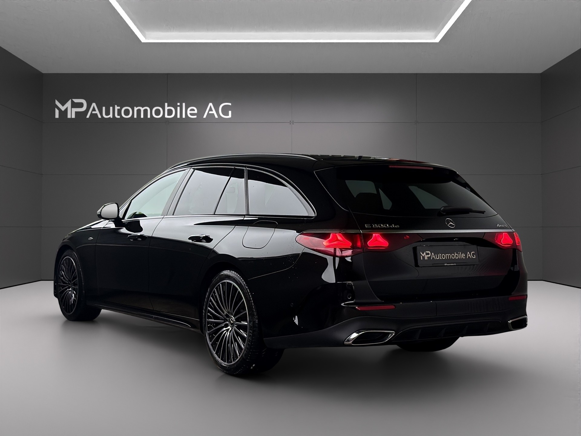 MERCEDES-BENZ E 300 de T 4Matic EQ Hybrid 9G-Tronic AMG Line-image-6