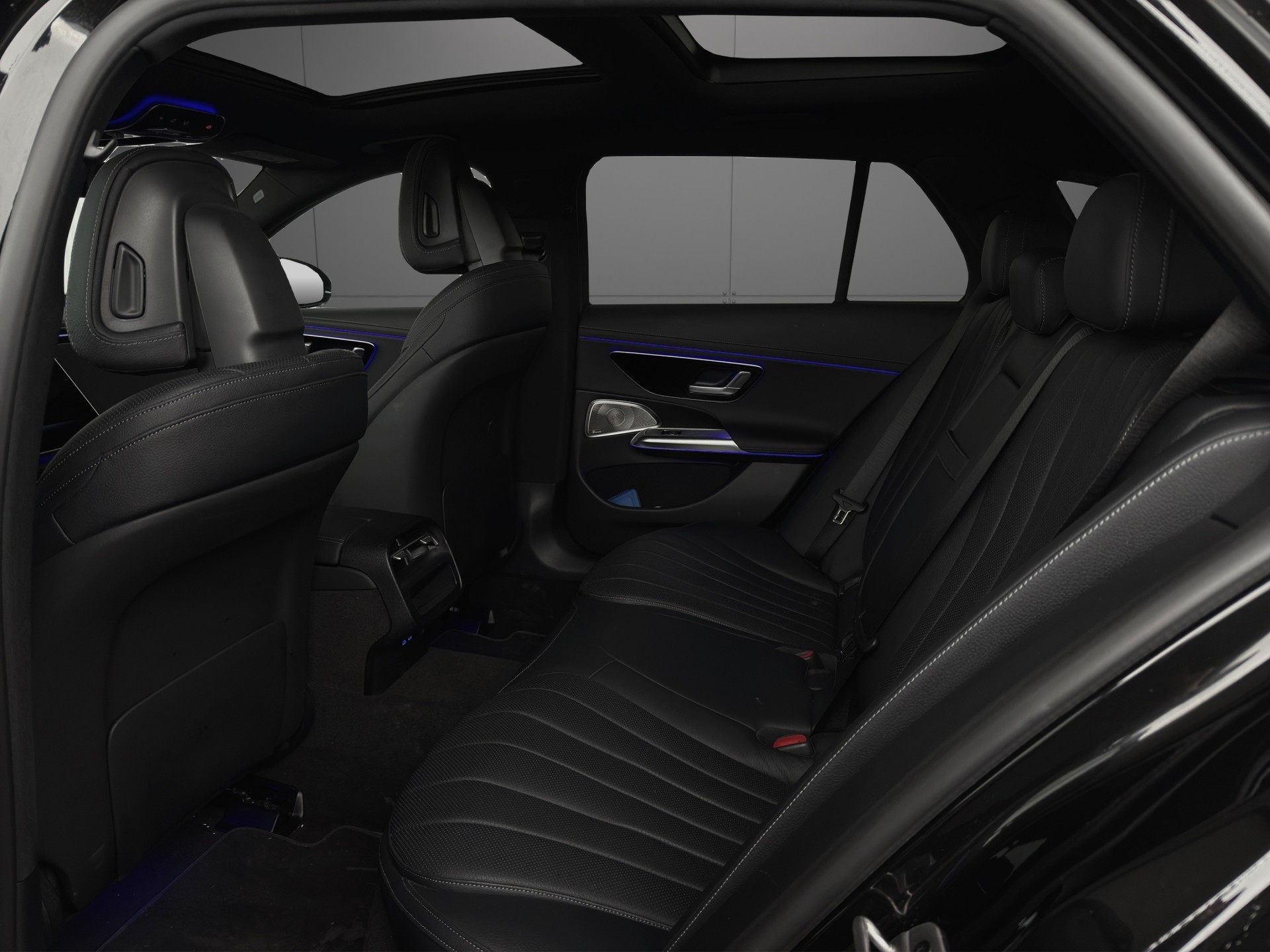 MERCEDES-BENZ E 300 de T 4Matic EQ Hybrid 9G-Tronic AMG Line-image-10