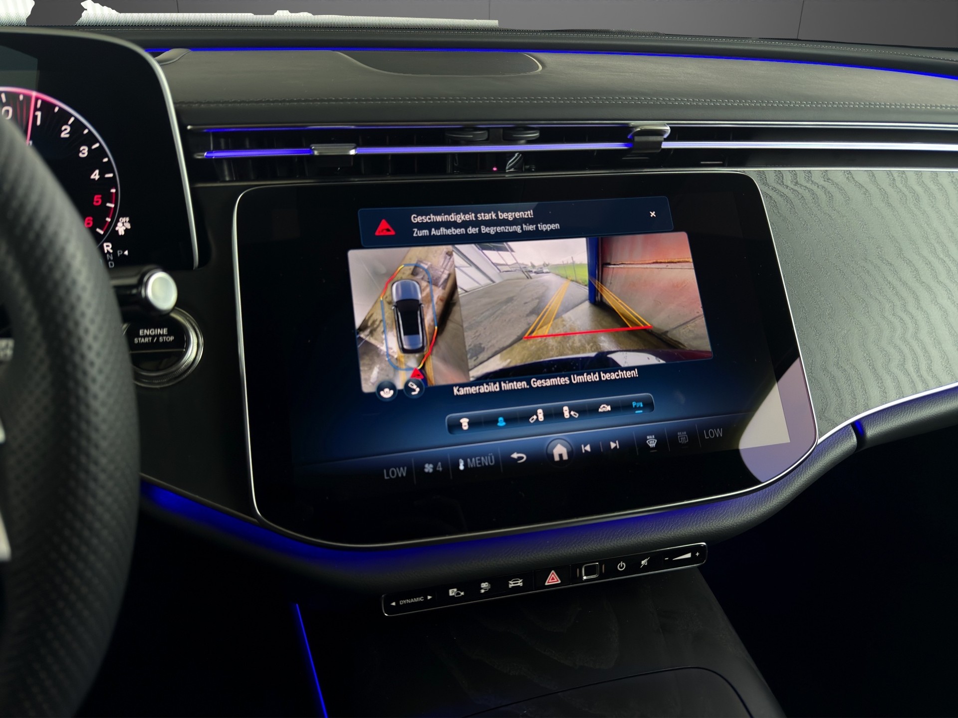 MERCEDES-BENZ E 300 de T 4Matic EQ Hybrid 9G-Tronic AMG Line-image-16