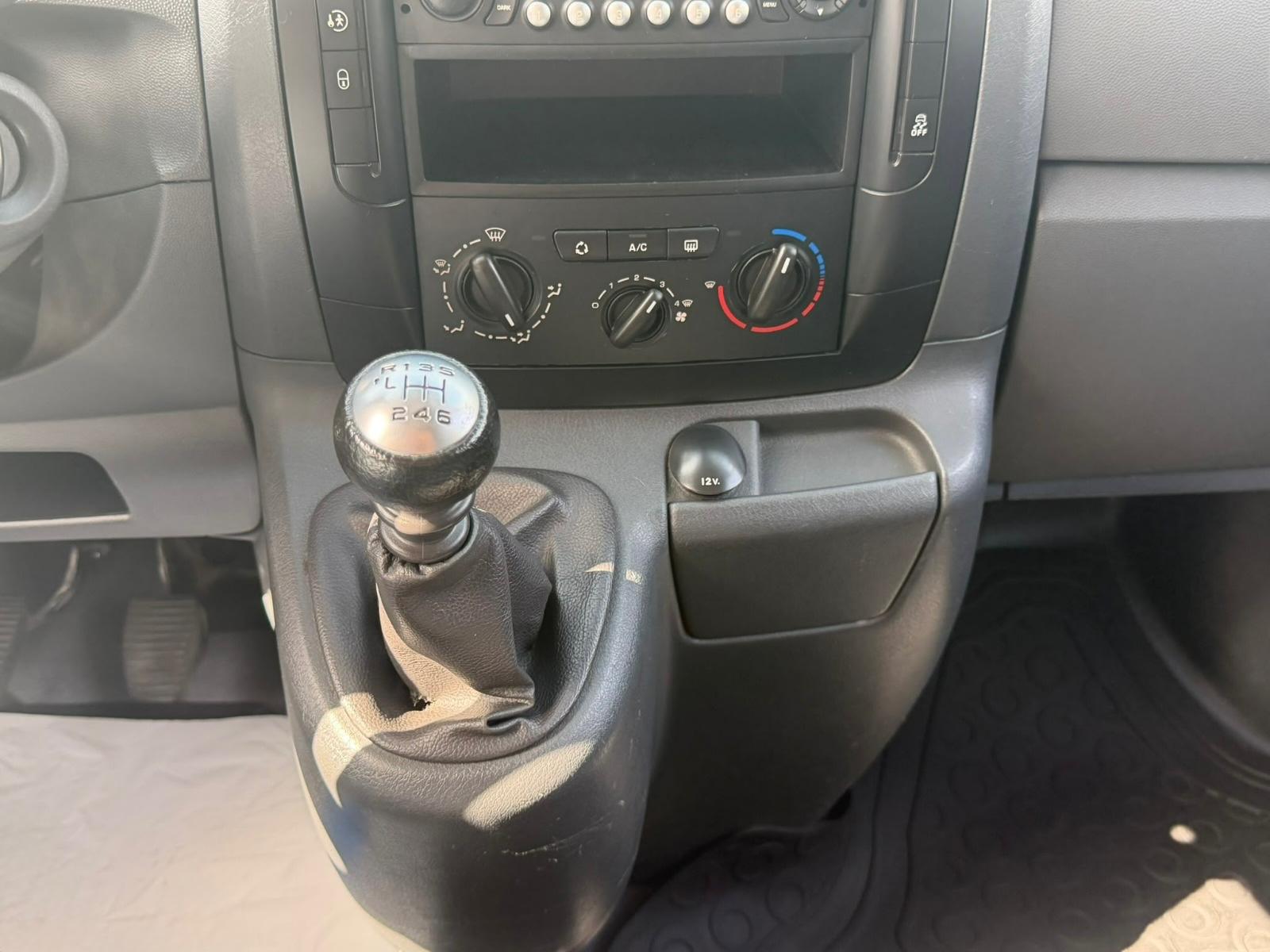 CITROEN Jumpy 2.0 HDi L2H1 Attraction-image-21