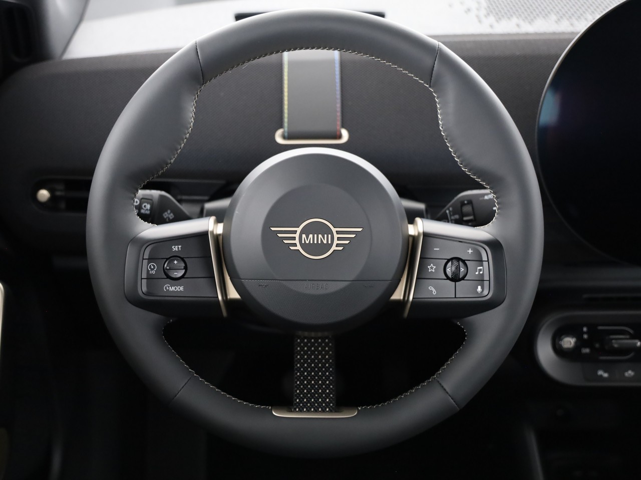 MINI Aceman E-image-16