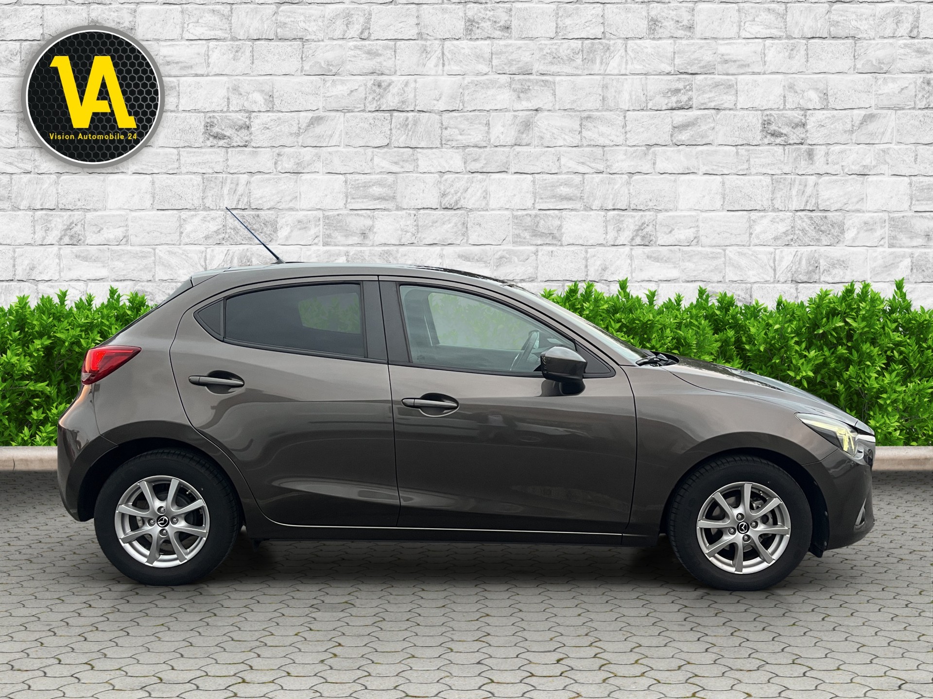 MAZDA 2 SKYACTIV-G 90 Revolution Automat-showroom-element-3