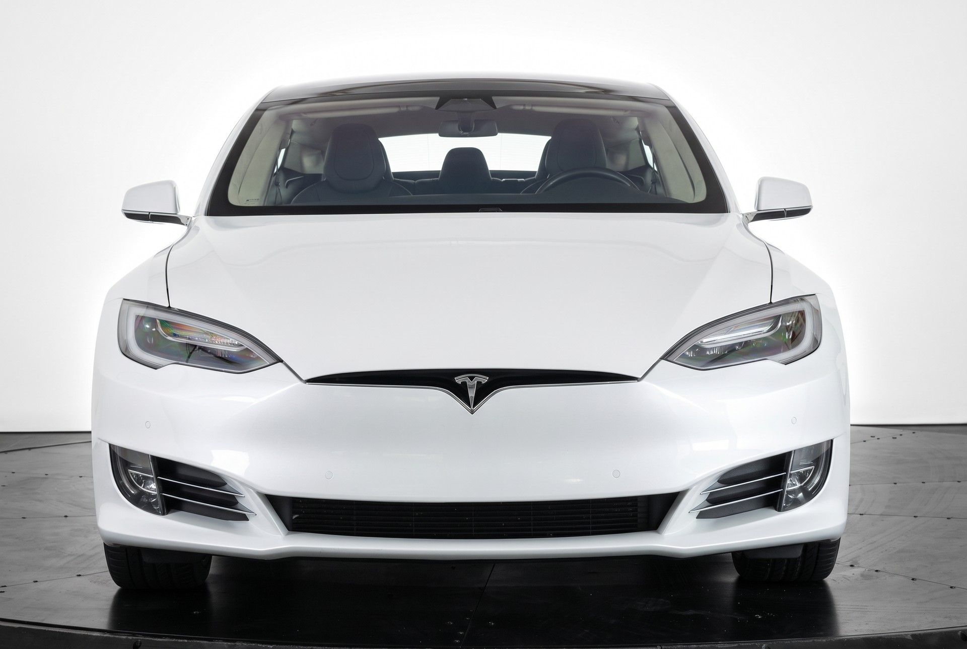 TESLA Model S 90 D Performance * CCS * Lifetime Supercharge SC01-showroom-element-1