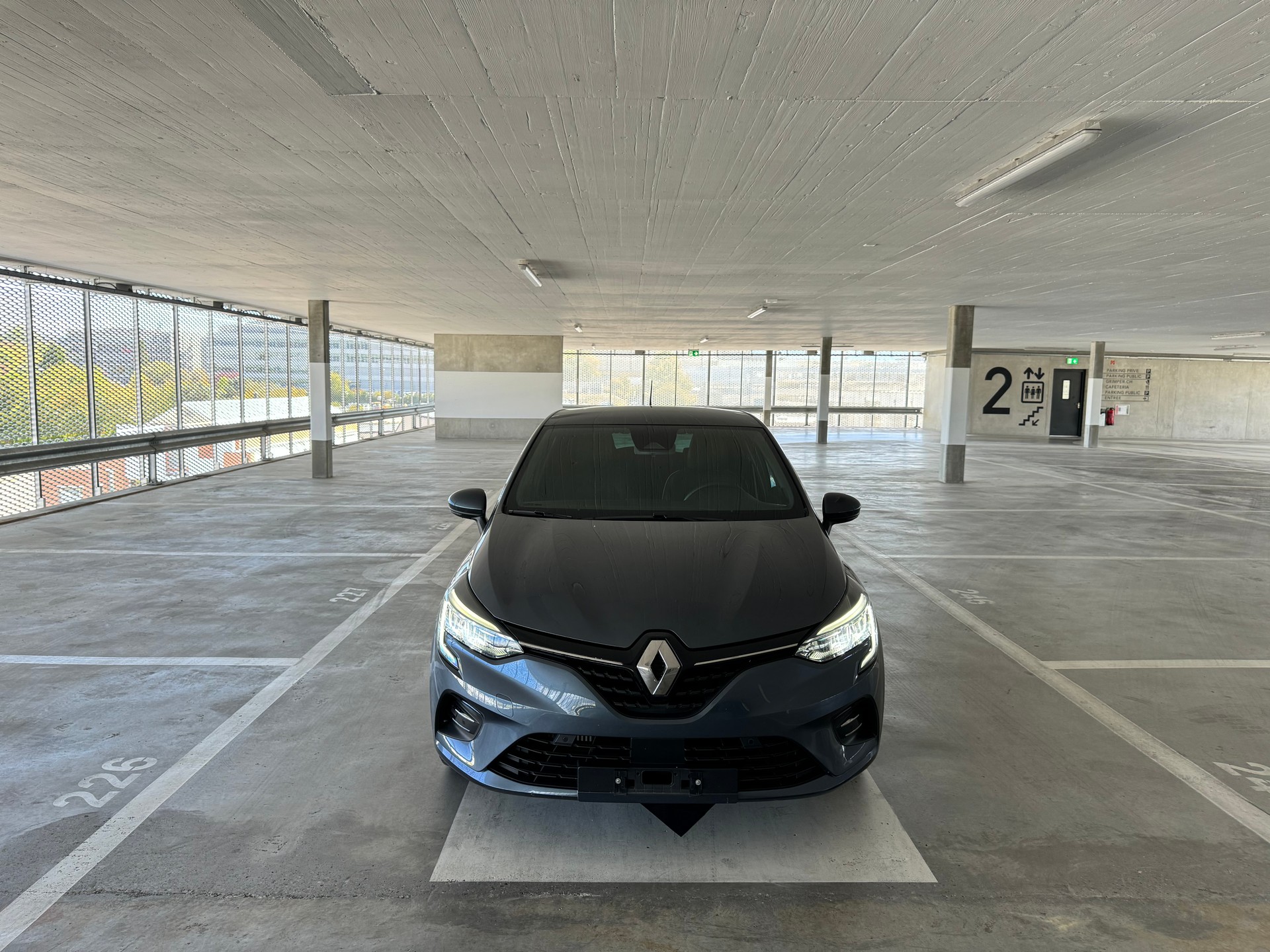 RENAULT Clio 1.0 Equilibre CVT-image-2