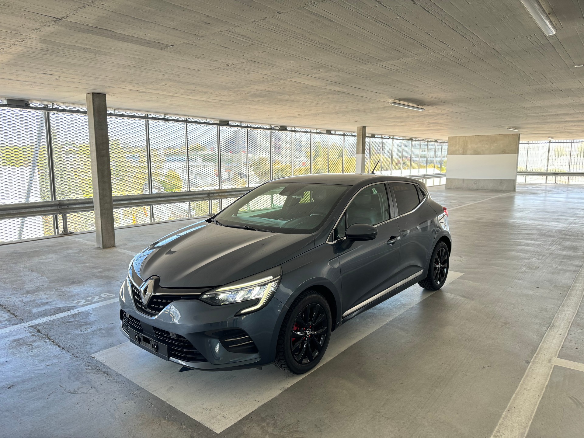 RENAULT Clio 1.0 Equilibre CVT-image-1