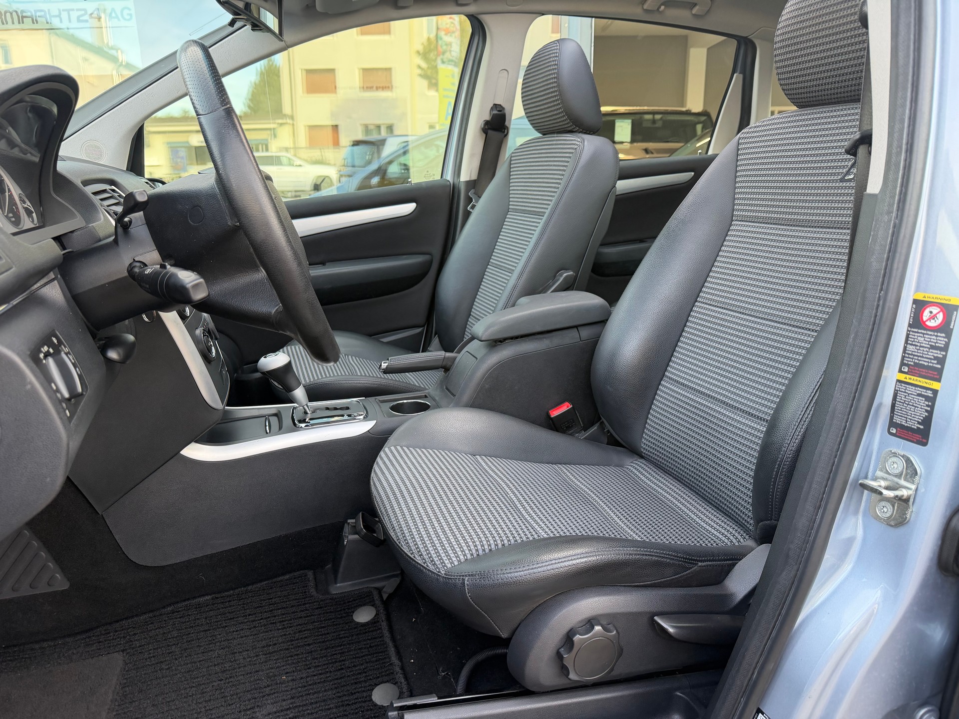 MERCEDES-BENZ B 200-image-10