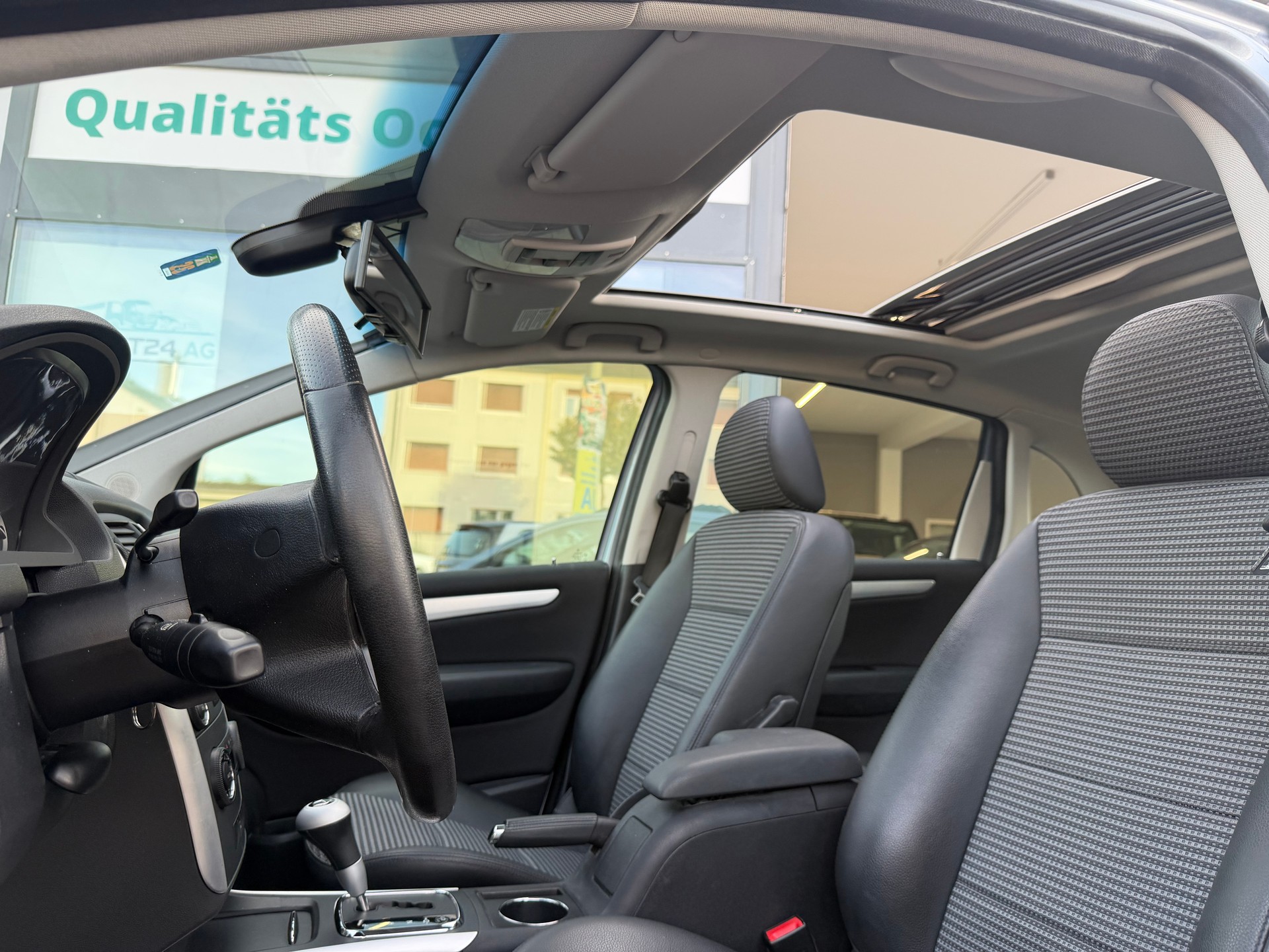 MERCEDES-BENZ B 200-image-11