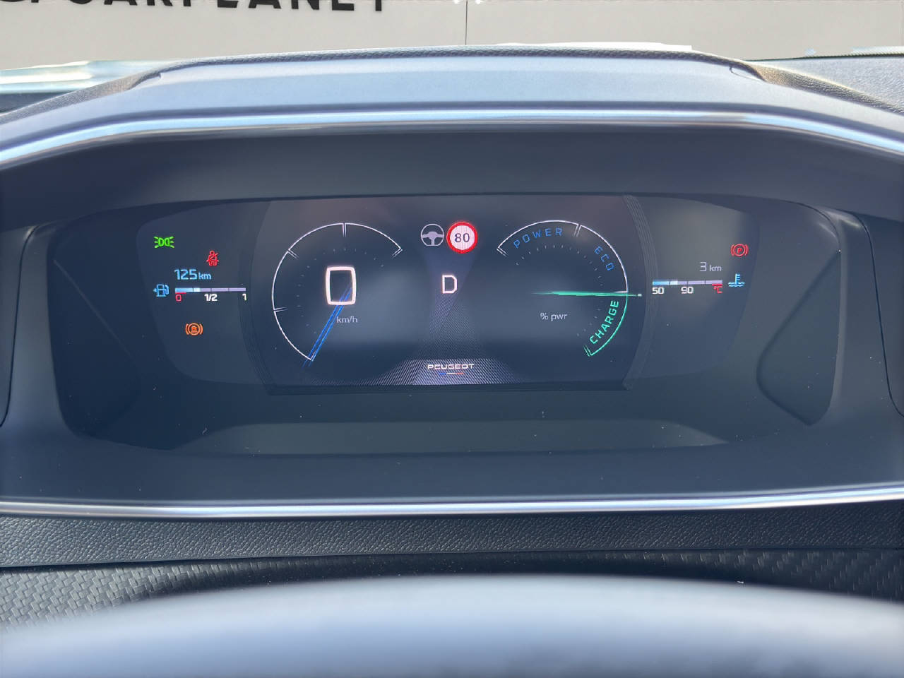 PEUGEOT 2008 1.2 Hybrid 145 GT-image-8