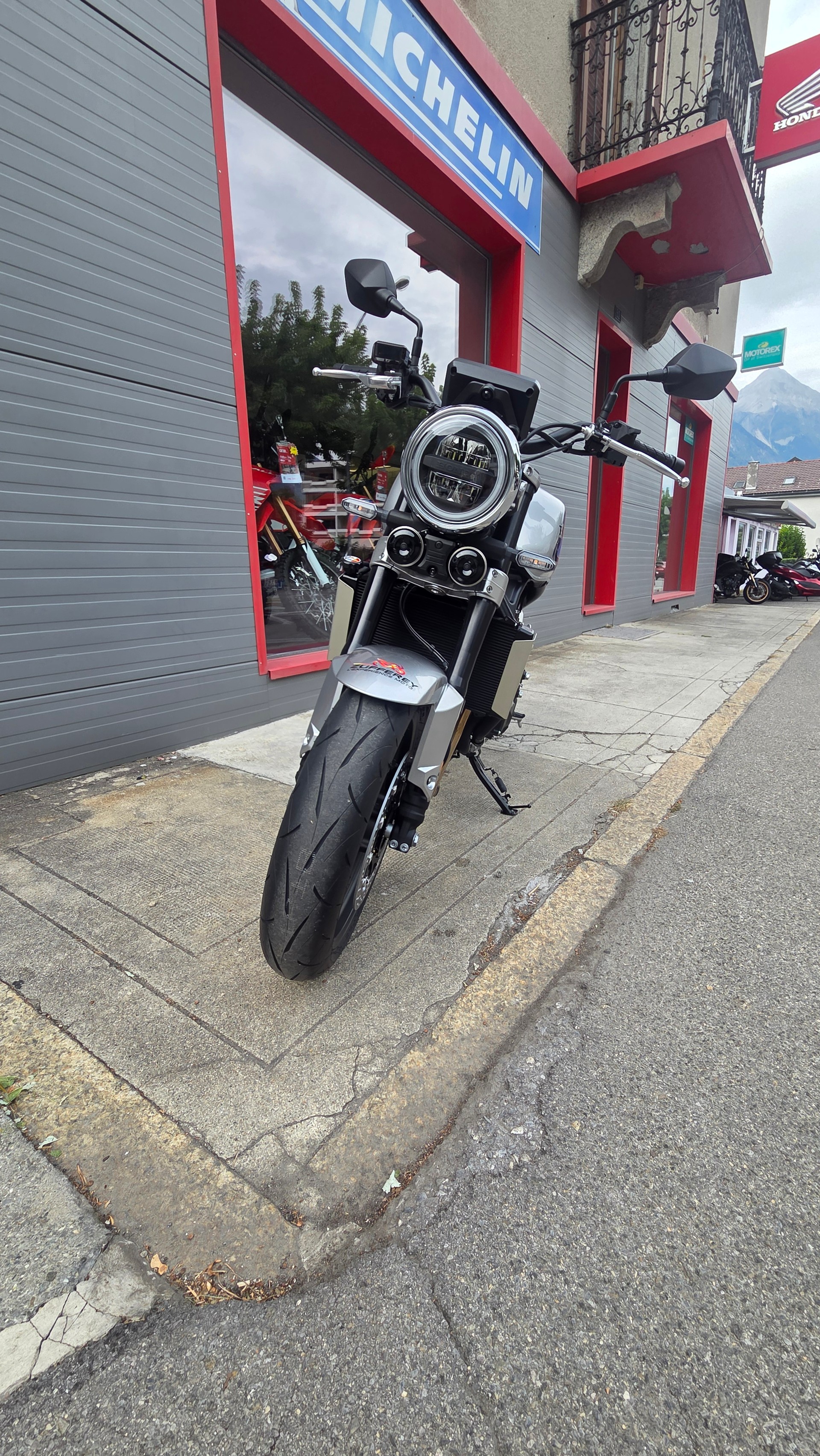 HONDA CB1000F-image-8
