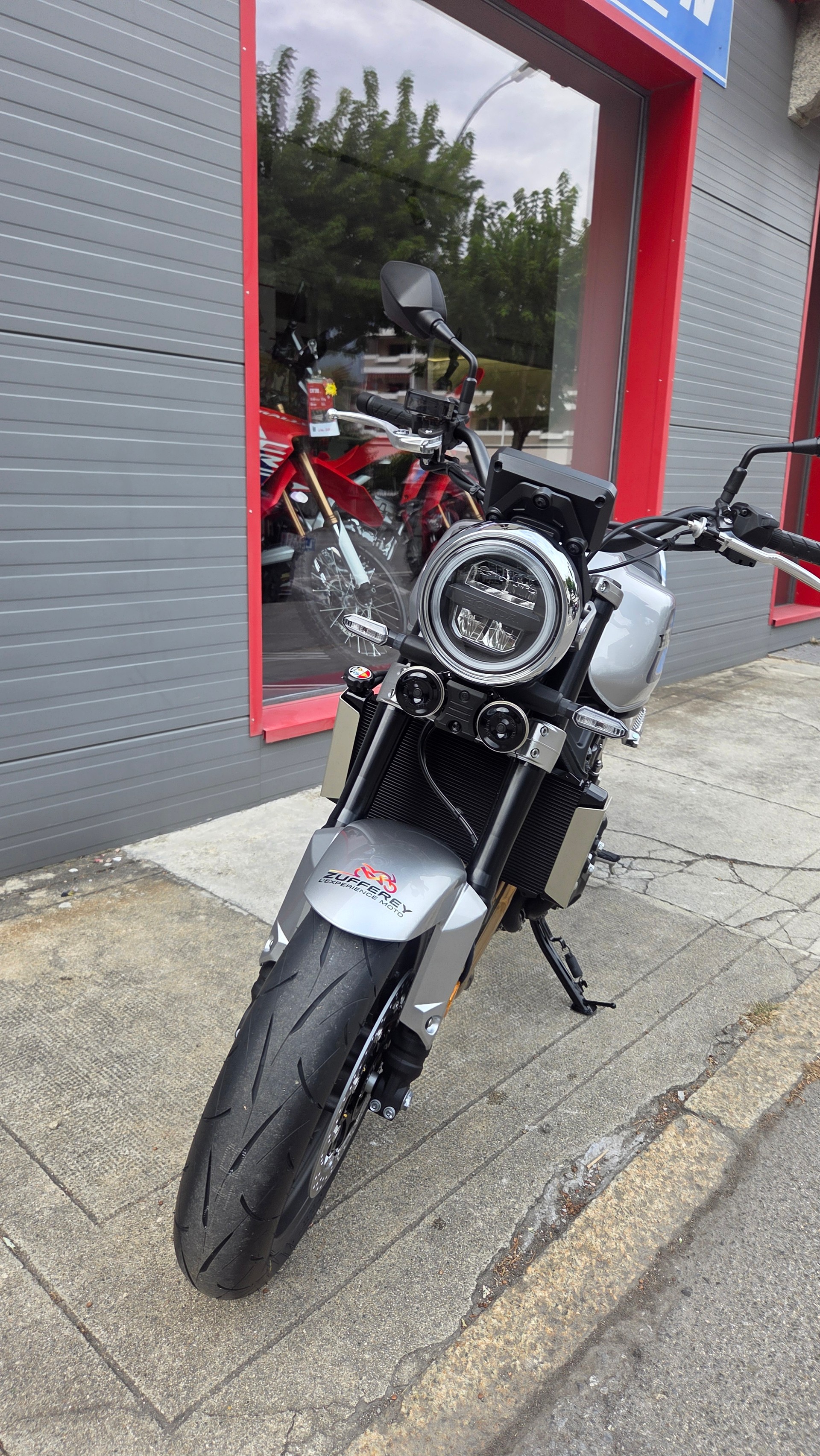 HONDA CB1000F-image-1