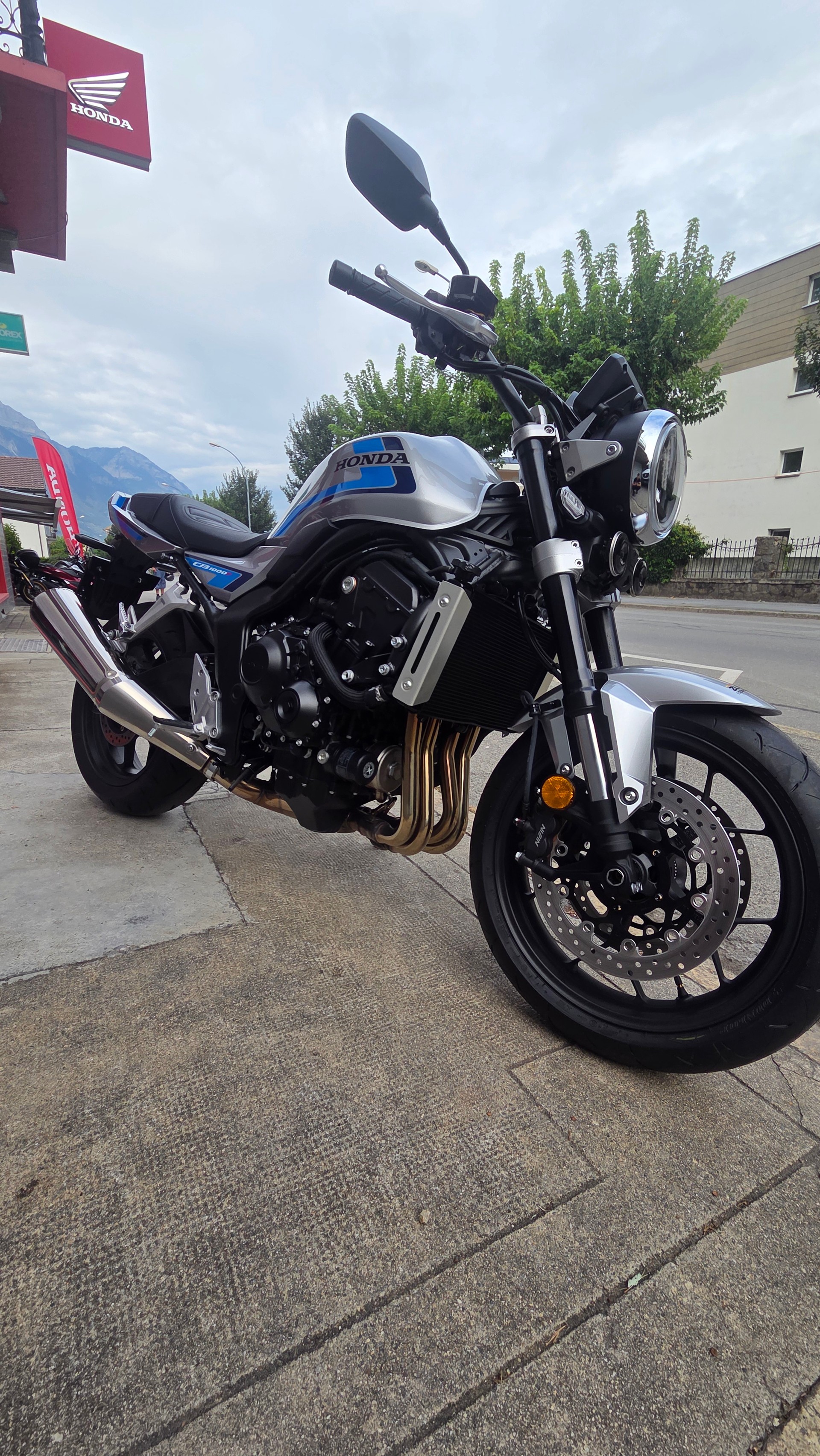 HONDA CB1000F-image-7