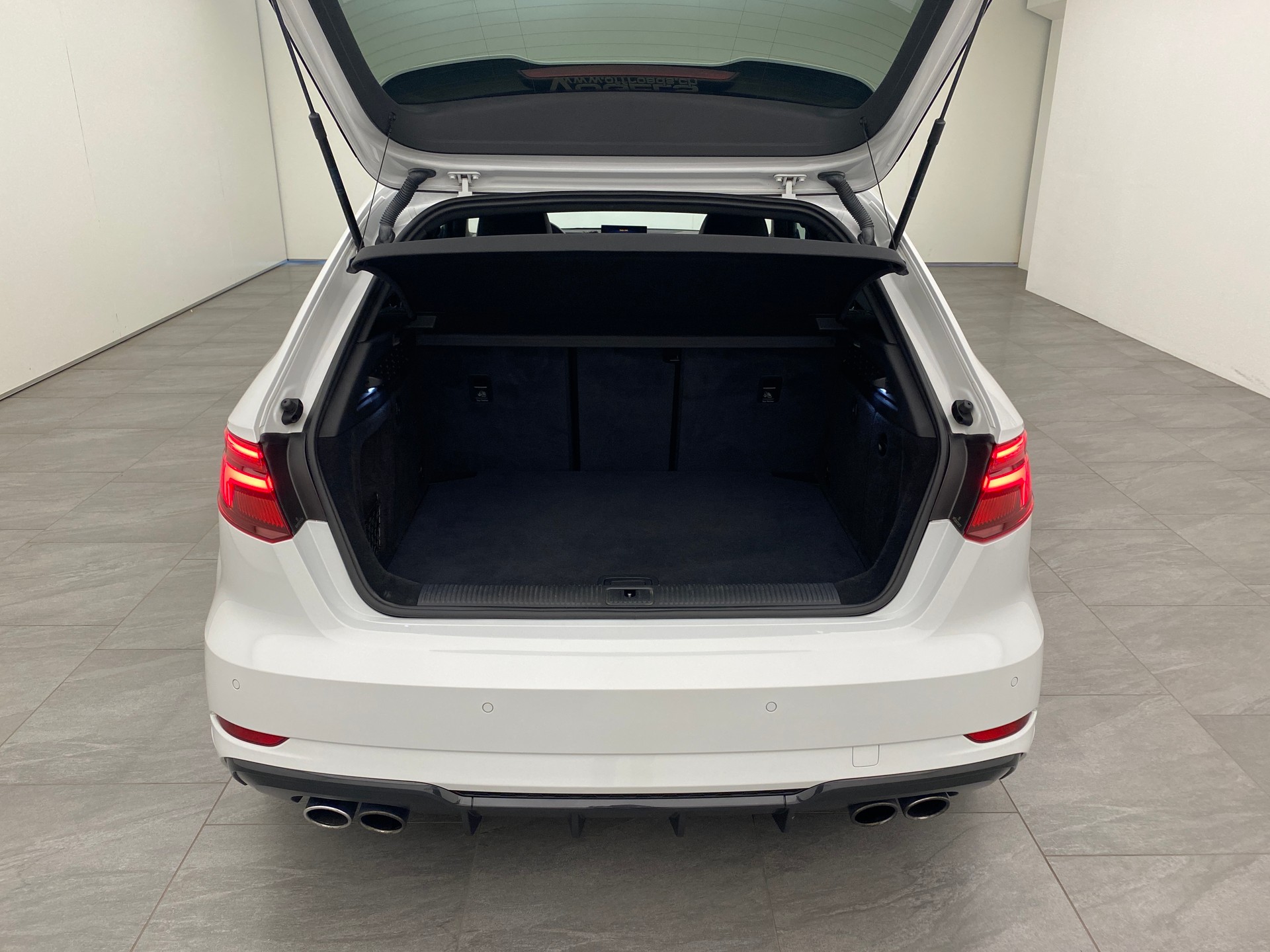 AUDI S3 2.0TFSI Quattro S-Tronic-image-15