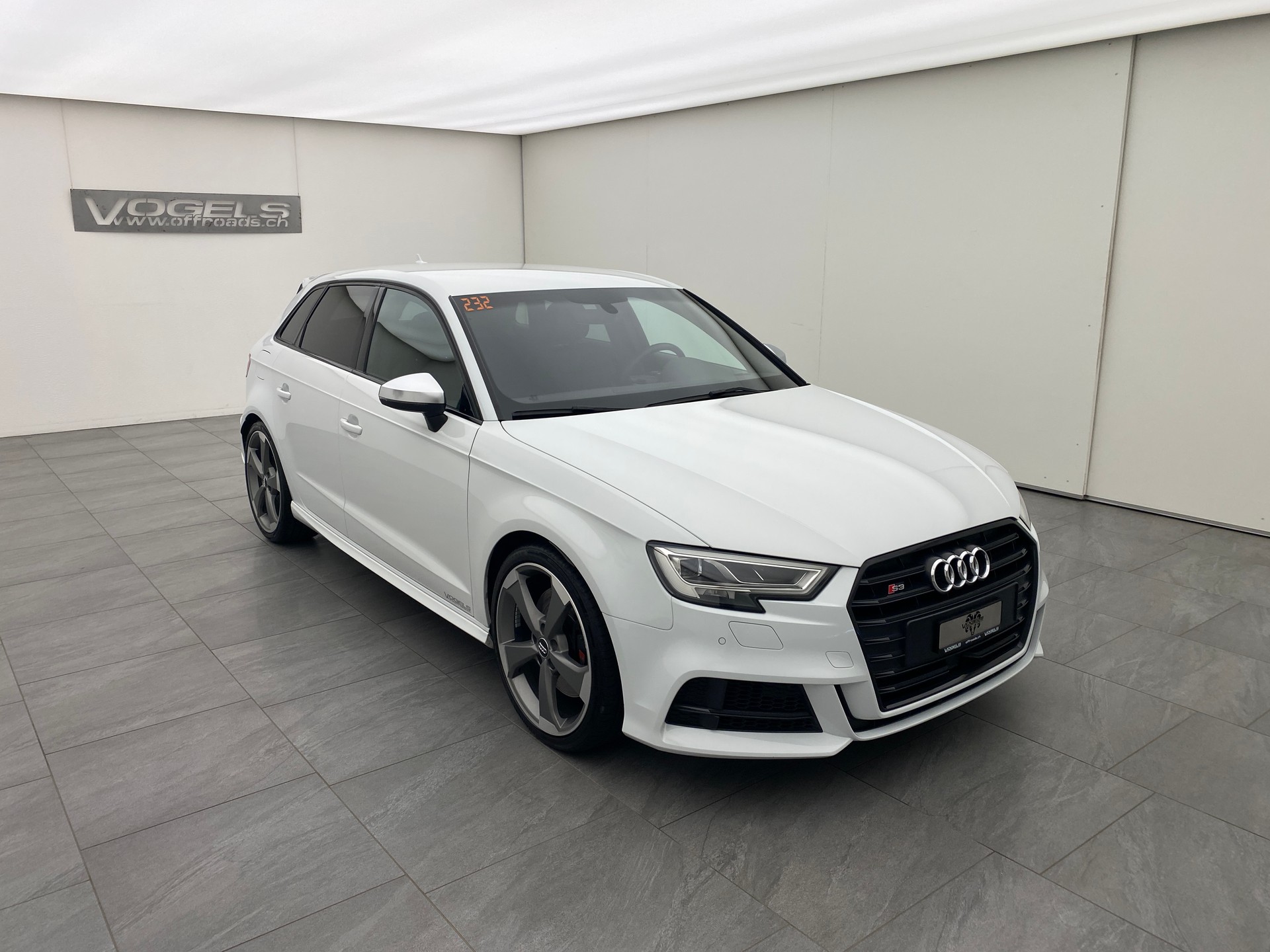 AUDI S3 2.0TFSI Quattro S-Tronic-showroom-element-2