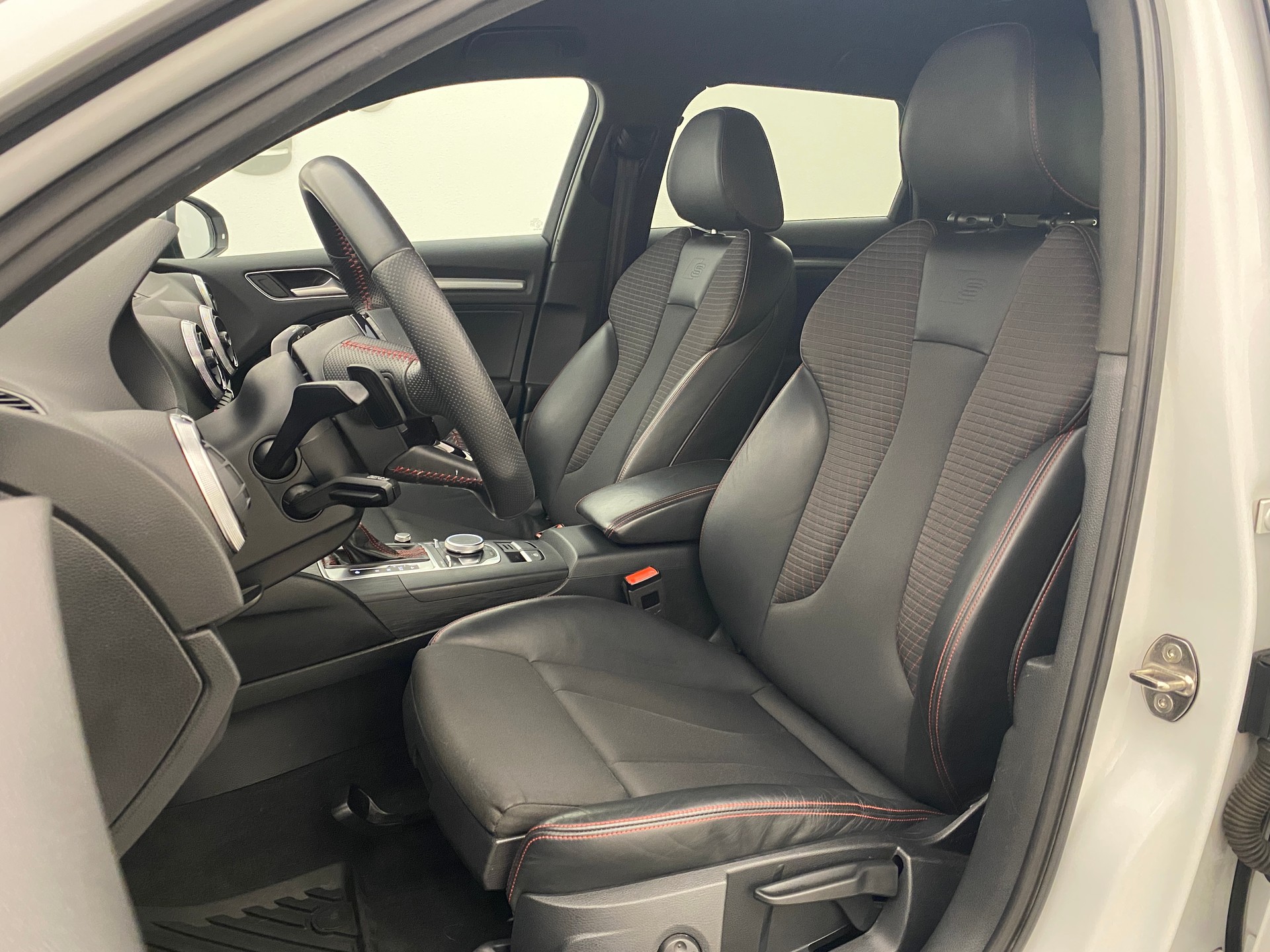 AUDI S3 2.0TFSI Quattro S-Tronic-image-9