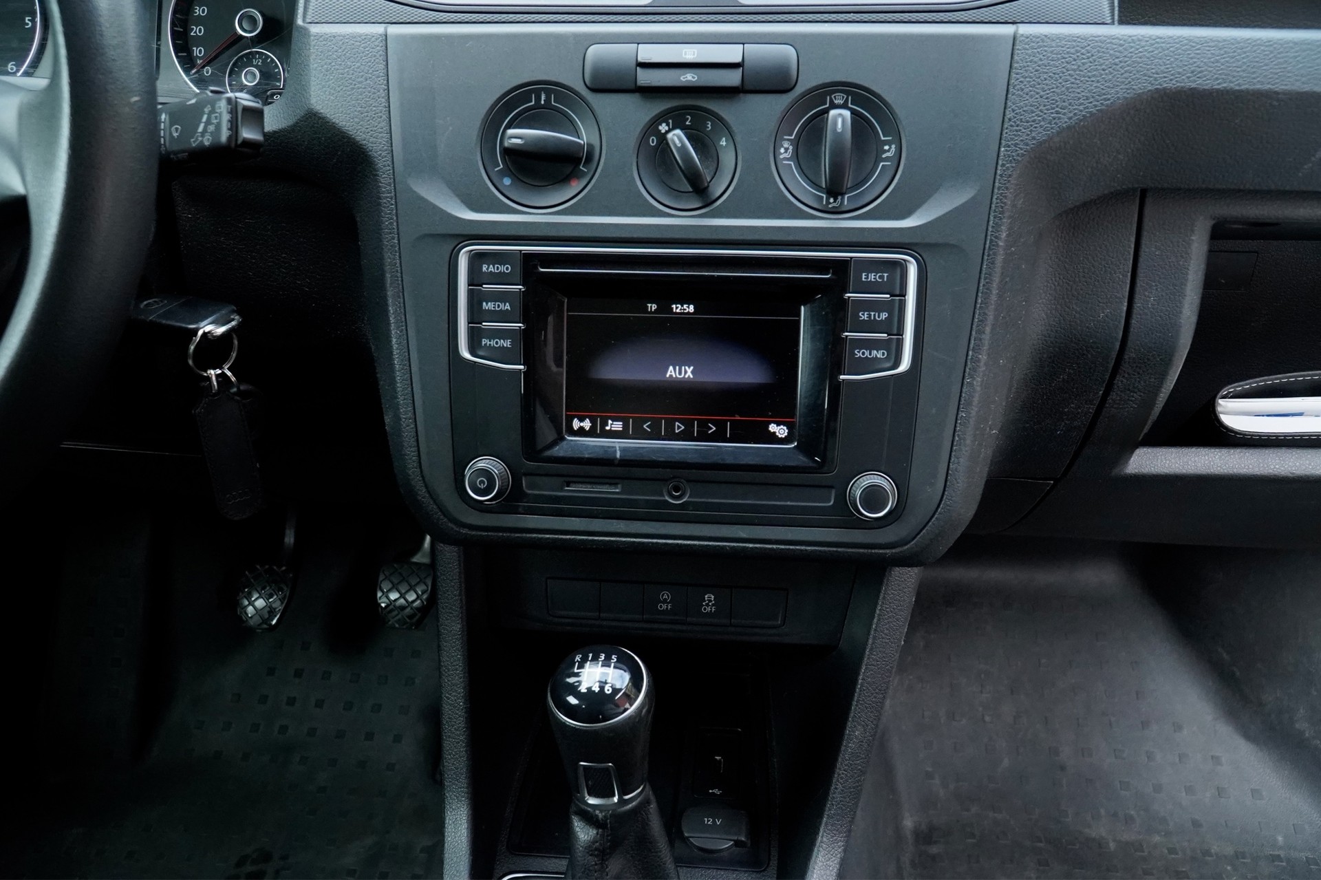 VW Caddy Max Kasten 2.0 TDI 4Matic-image-8