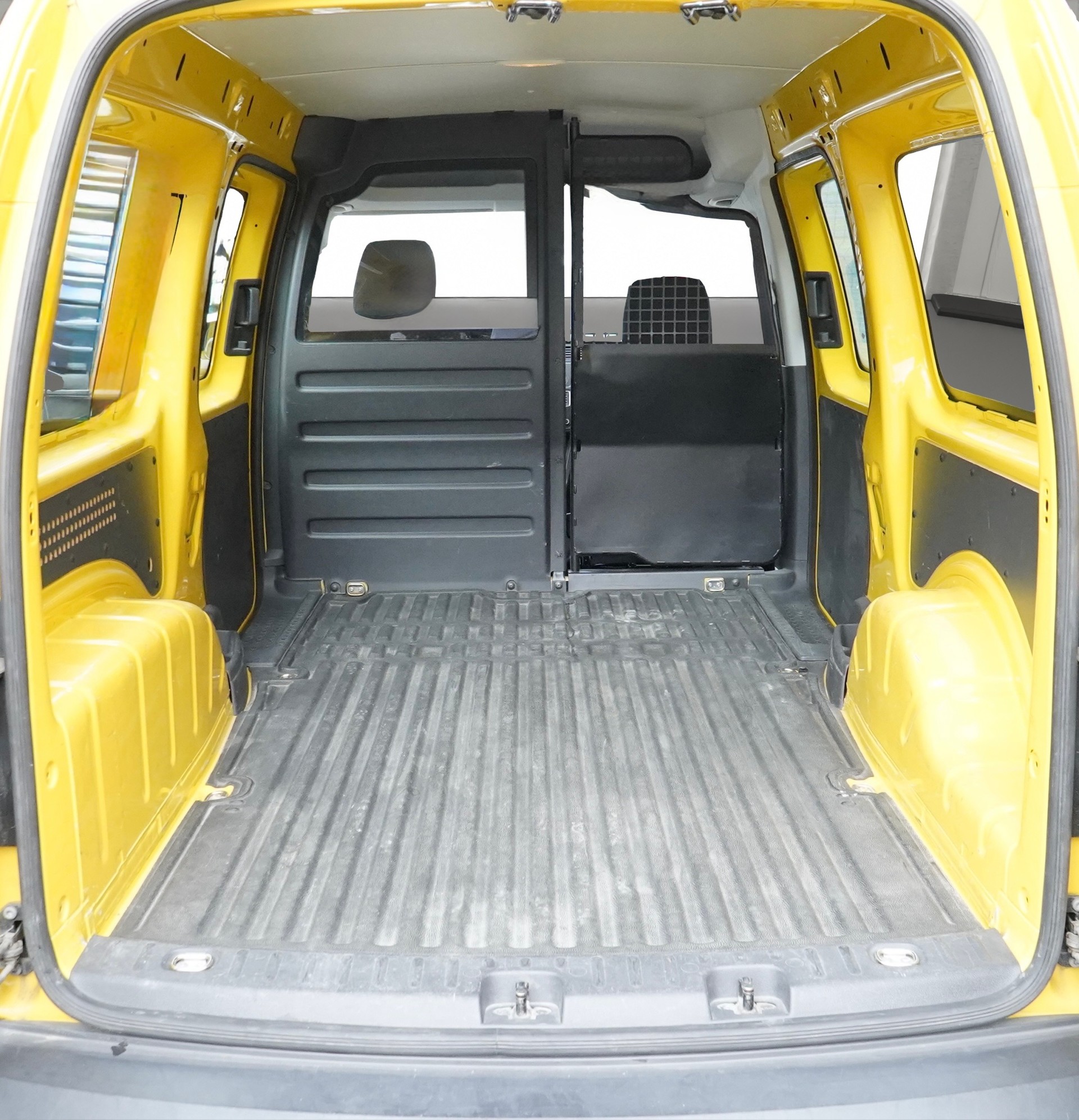 VW Caddy Max Kasten 2.0 TDI 4Matic-image-15