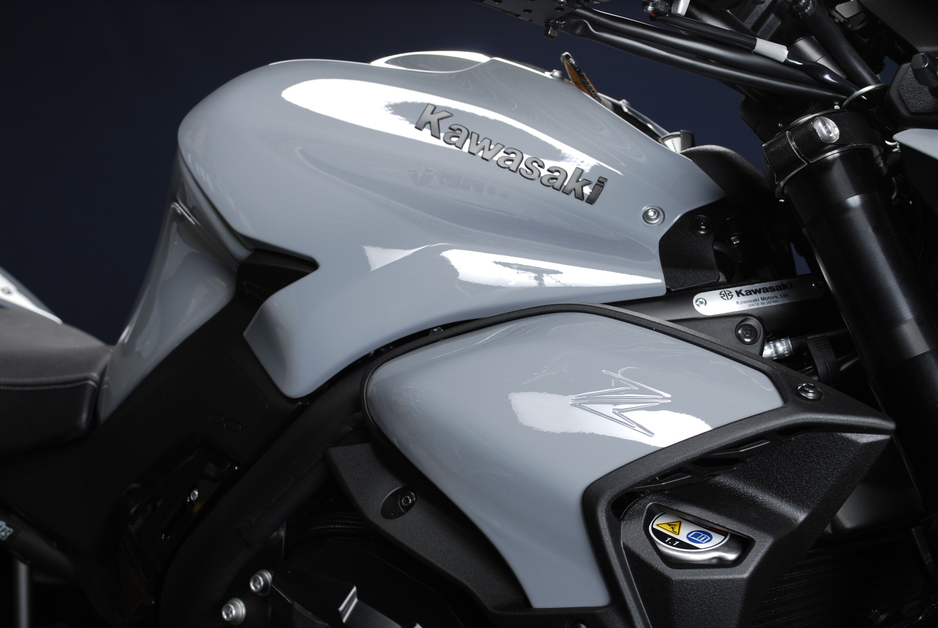 KAWASAKI Z 900 (35kW) MY27 - Sonderumbau grau-image-5