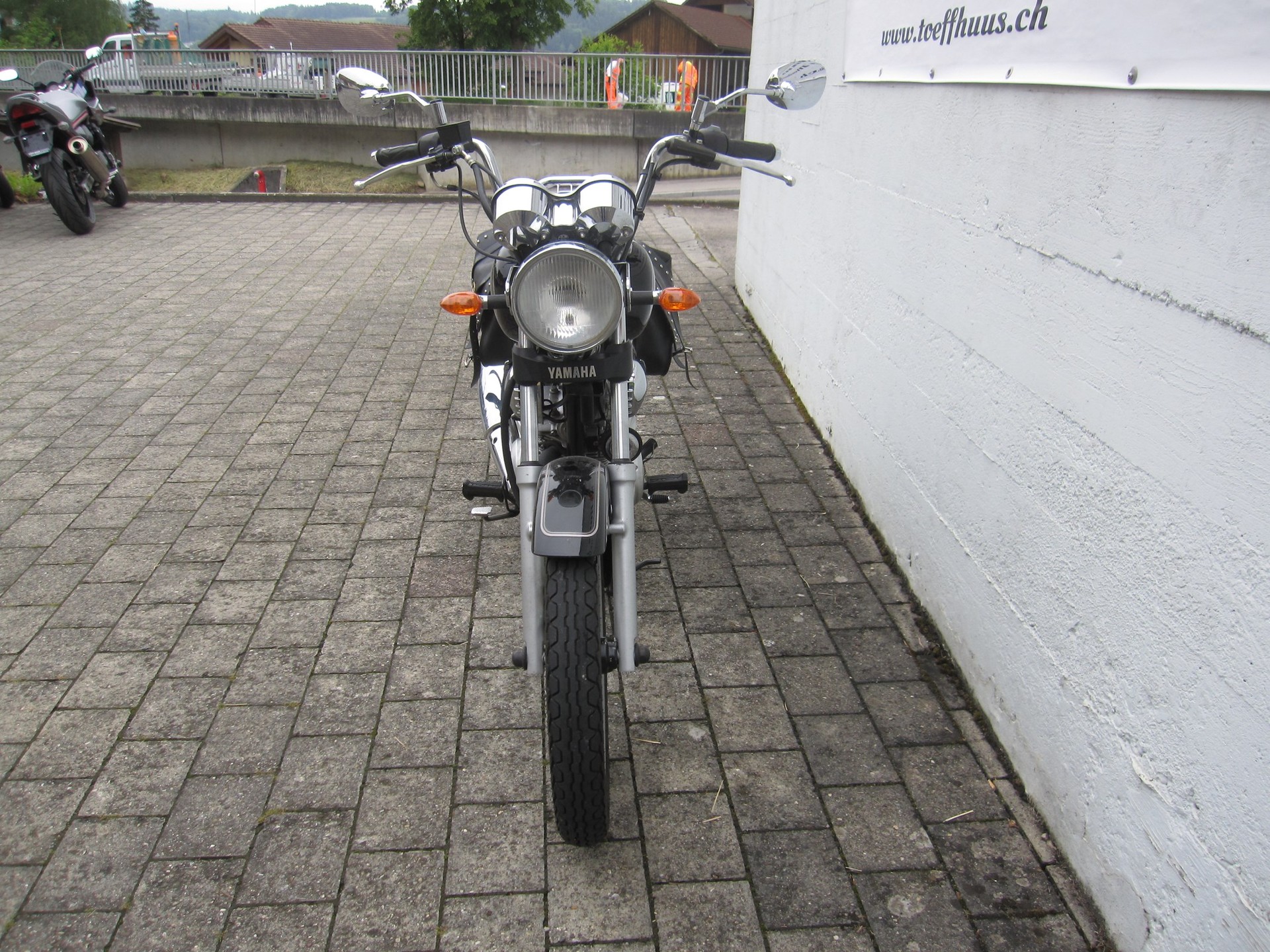 YAMAHA YBR 125 Custom-showroom-element-1