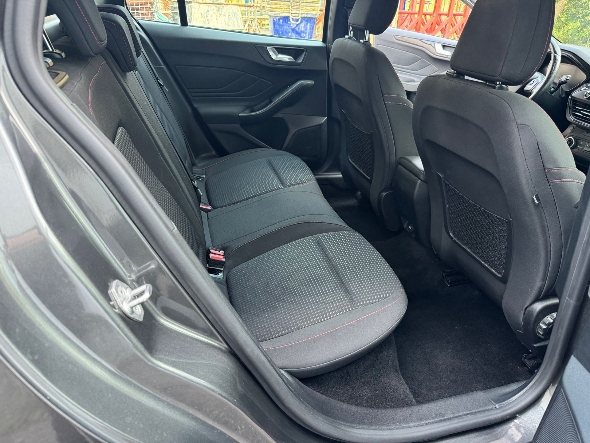 FORD Focus 1.5 TDCi ST Line Automatic-image-13