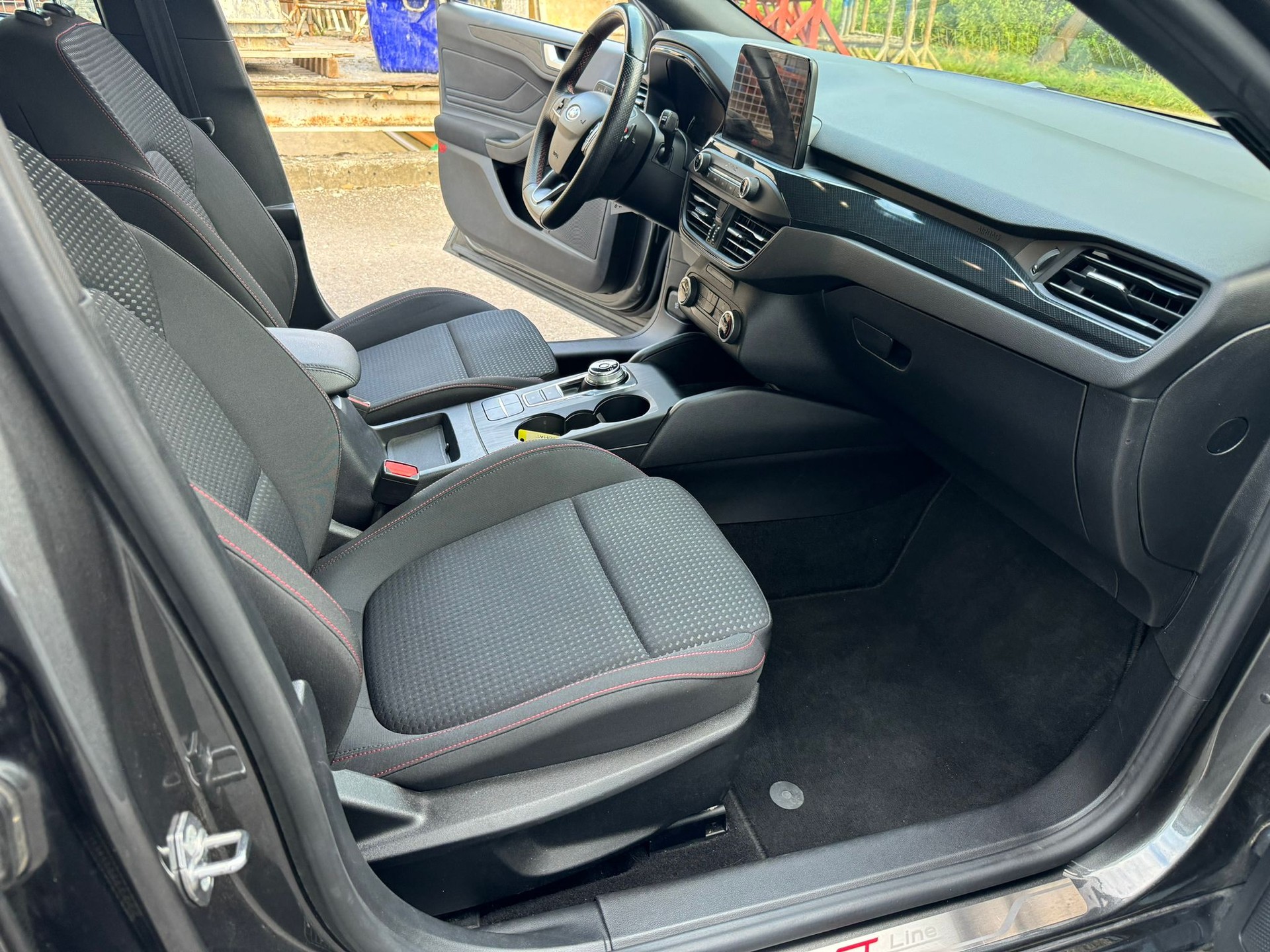 FORD Focus 1.5 TDCi ST Line Automatic-image-12