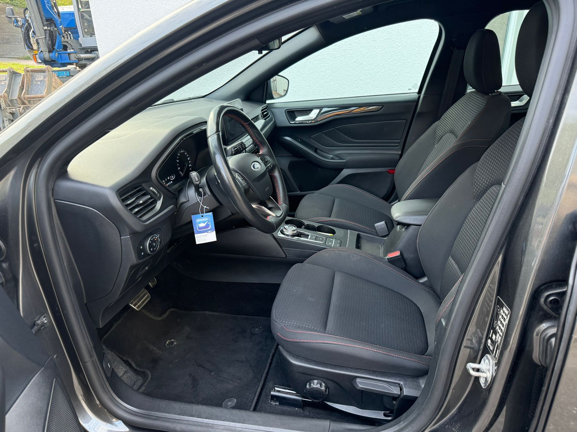 FORD Focus 1.5 TDCi ST Line Automatic-image-9