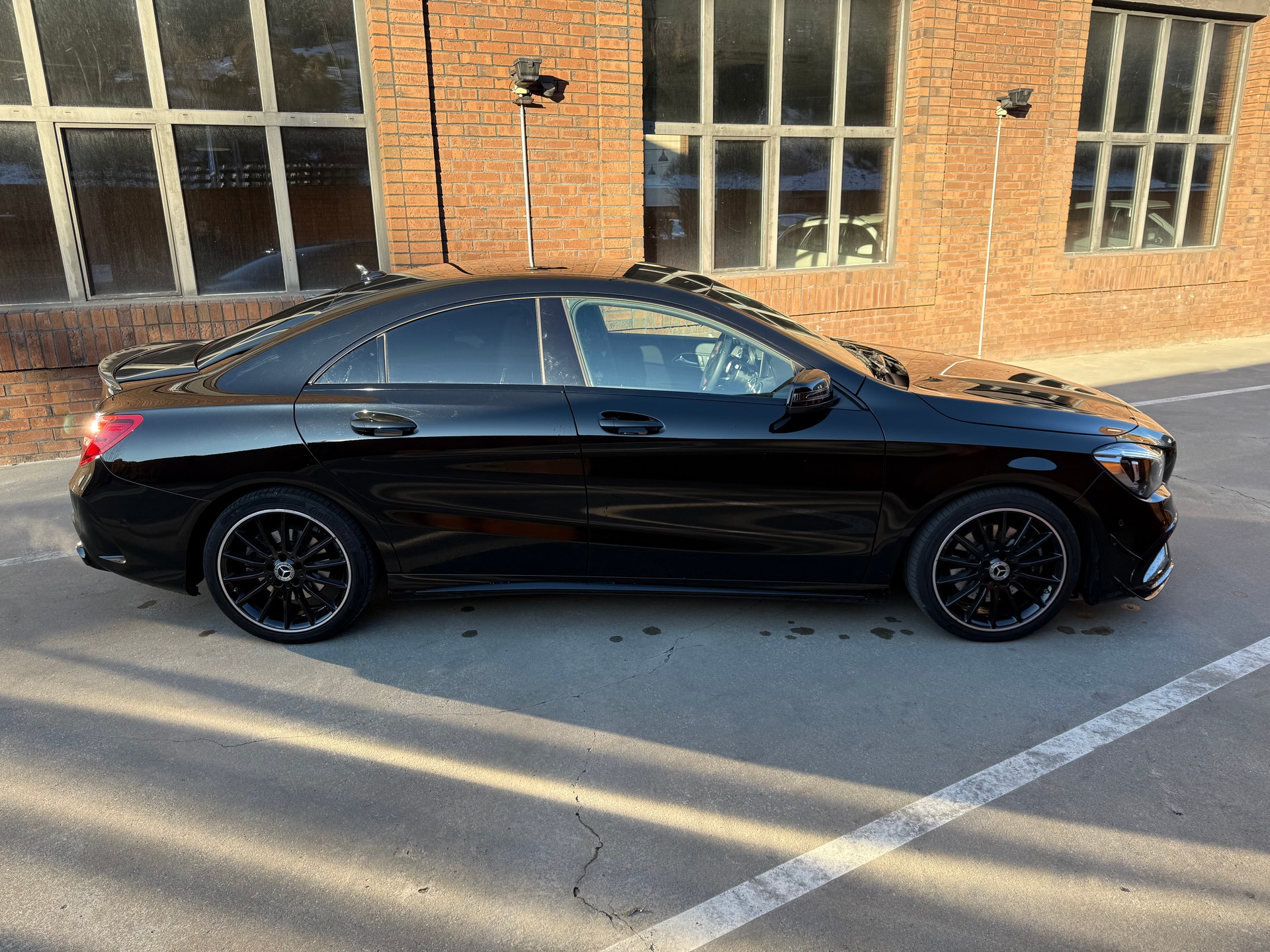 MERCEDES-BENZ CLA 250 AMG Line 7G-DCT 4Matic-image-4