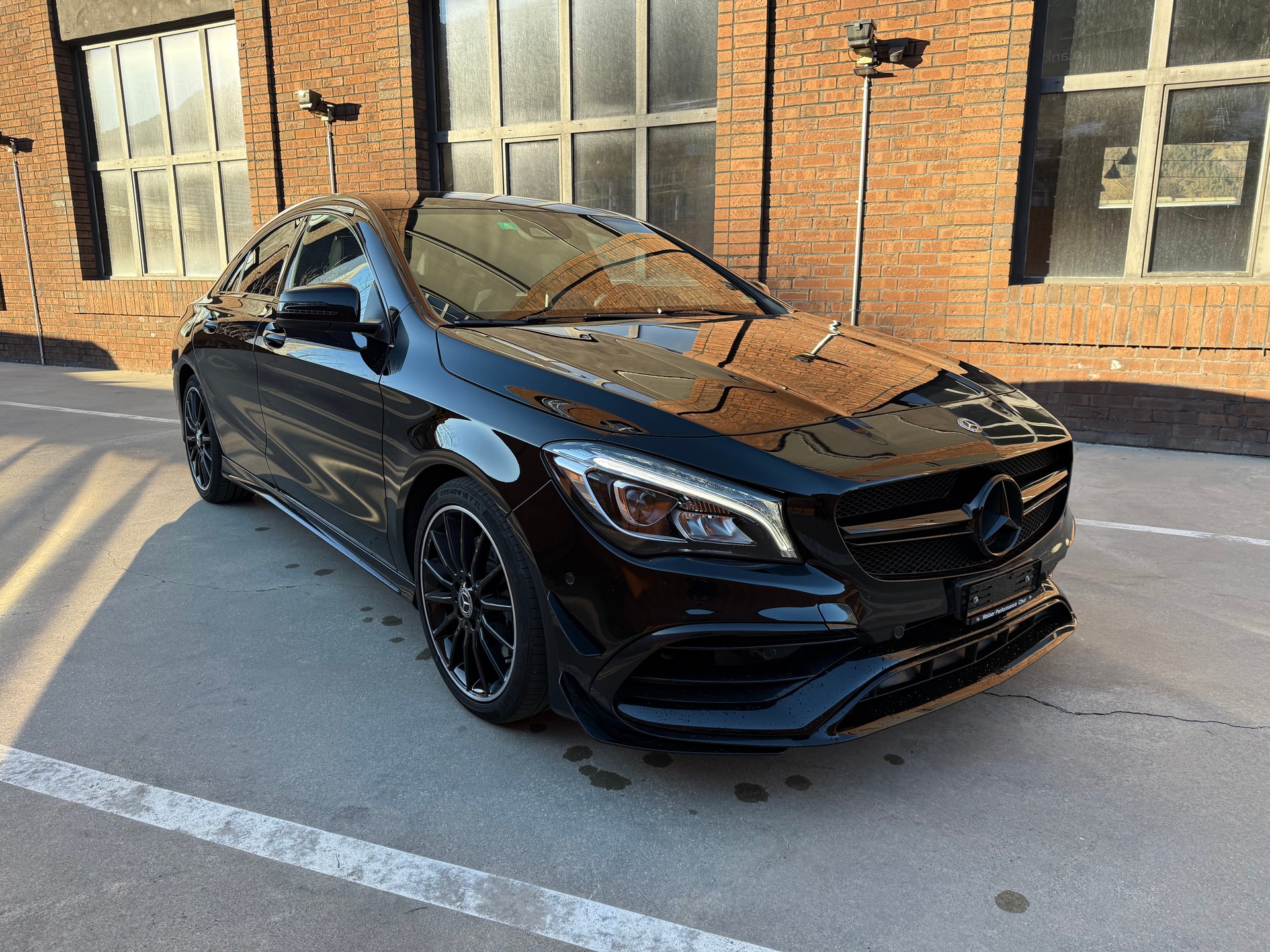 MERCEDES-BENZ CLA 250 AMG Line 7G-DCT 4Matic-image-5