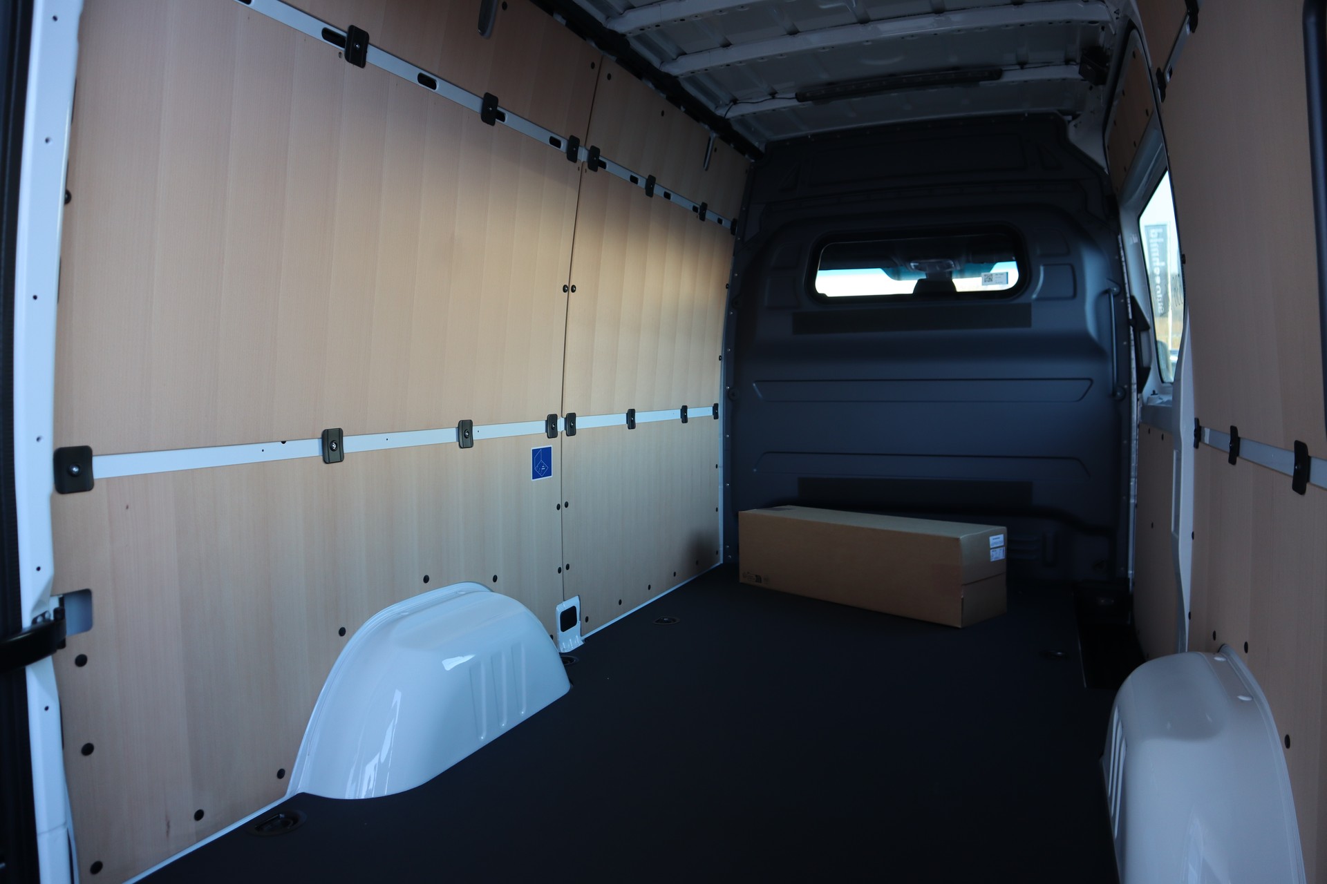 MERCEDES-BENZ eSprinter 320 PRO KA 3665mm S-image-6