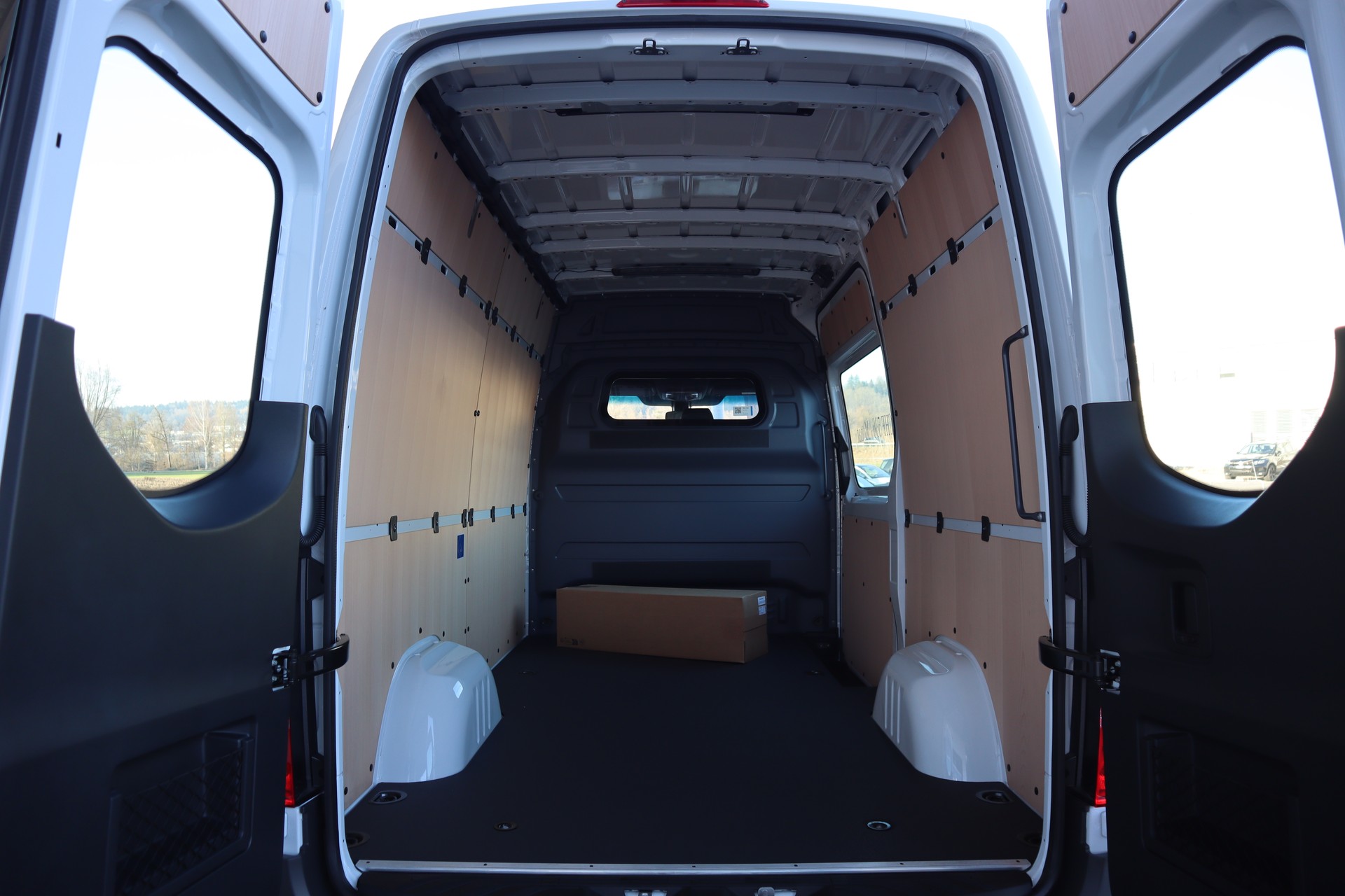 MERCEDES-BENZ eSprinter 320 PRO KA 3665mm S-image-5
