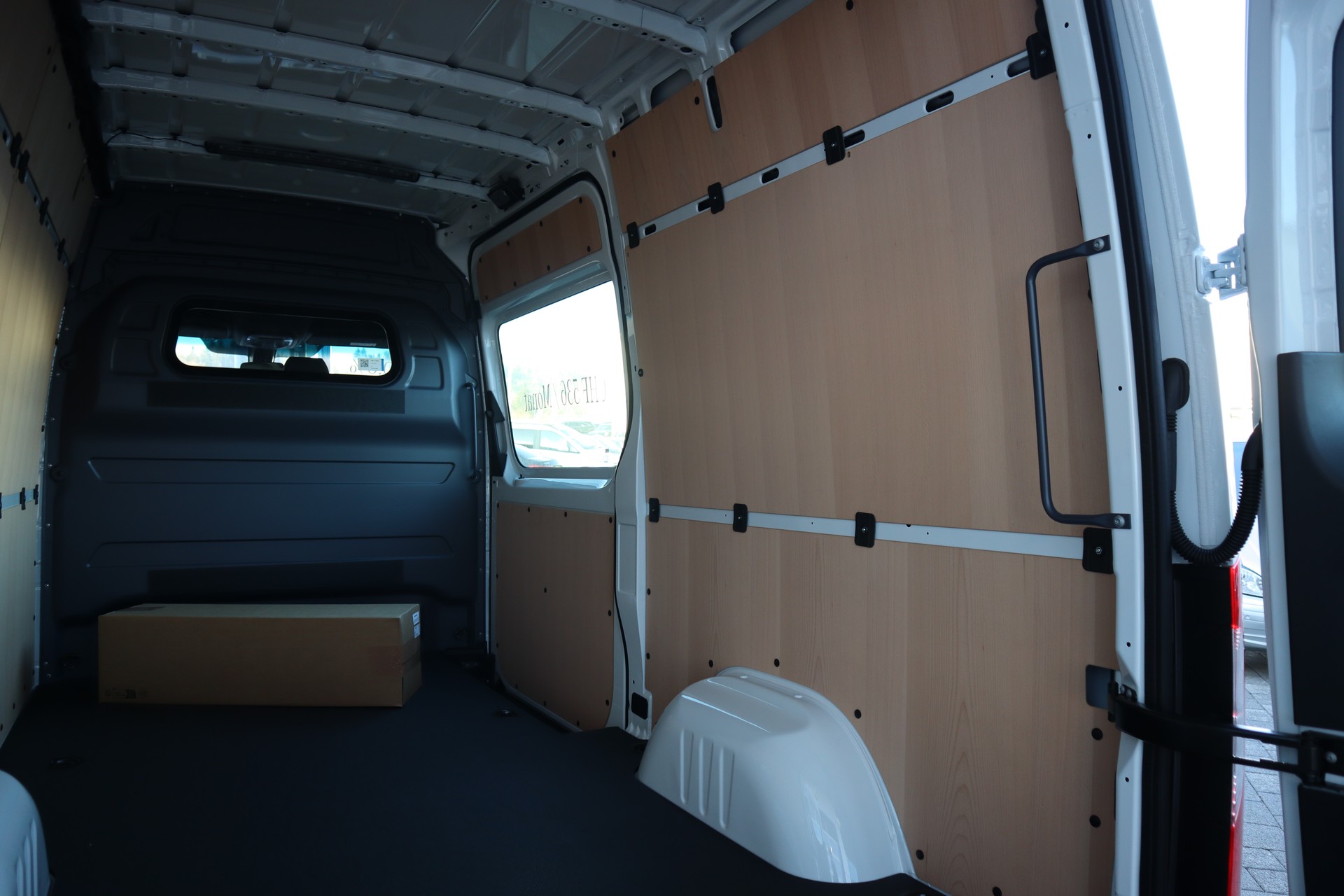 MERCEDES-BENZ eSprinter 320 PRO KA 3665mm S-image-8