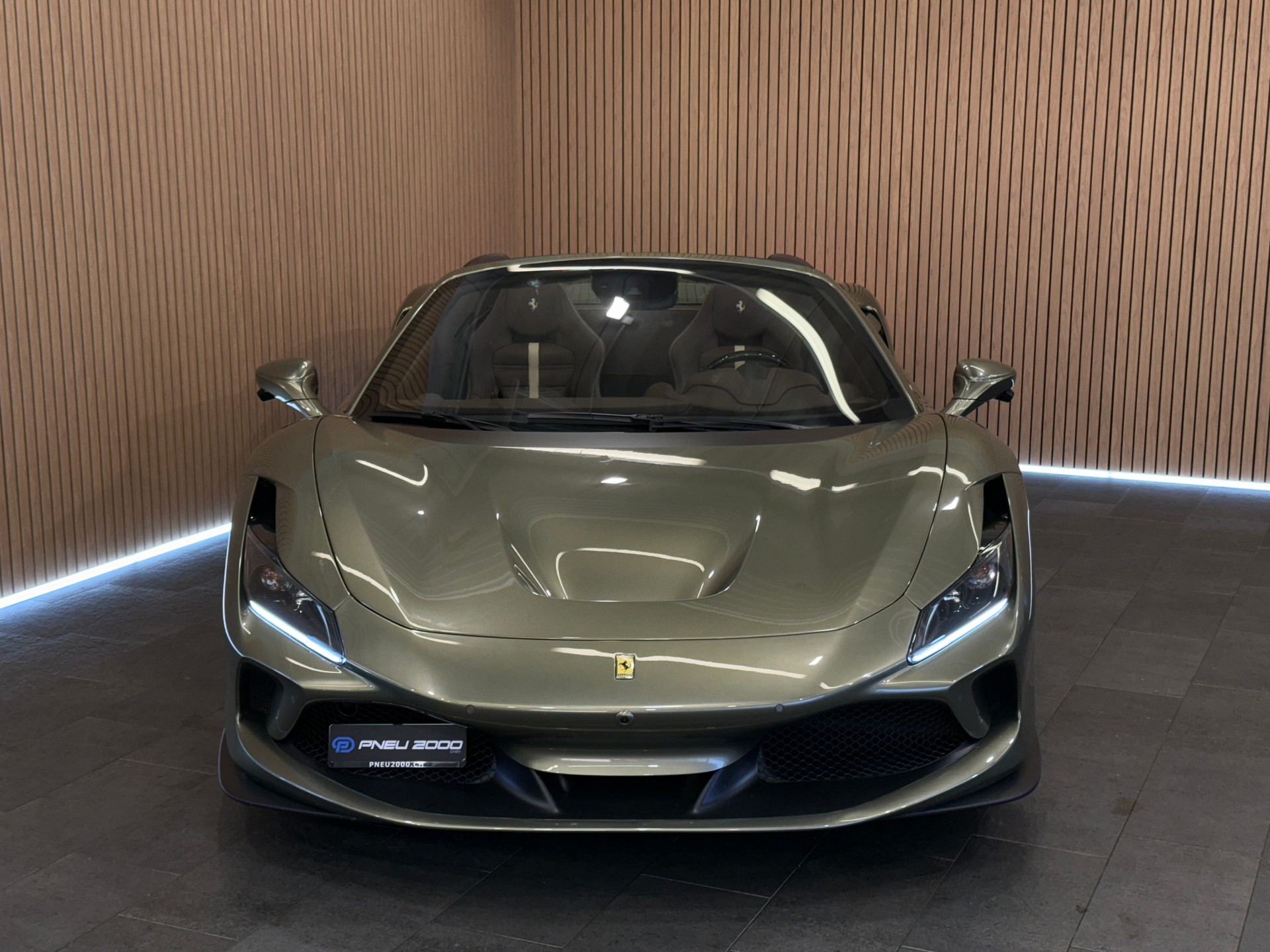 FERRARI F8 Spider *TAILOR MADE* Verde Masoni-showroom-element-1