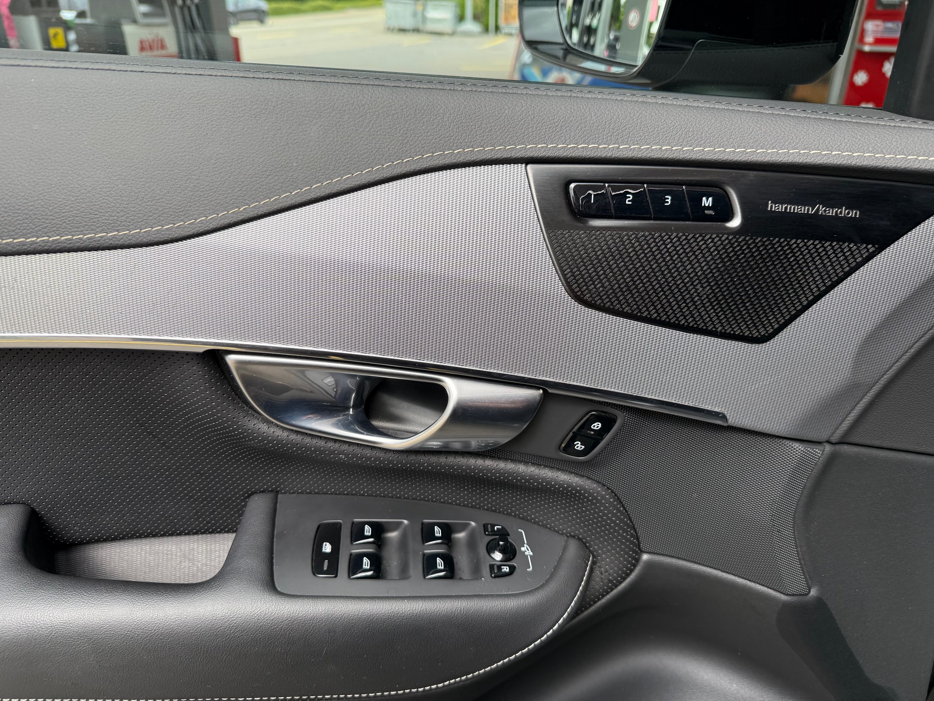 VOLVO XC90 T8 TE eAWD R-Design Geartronic-image-9