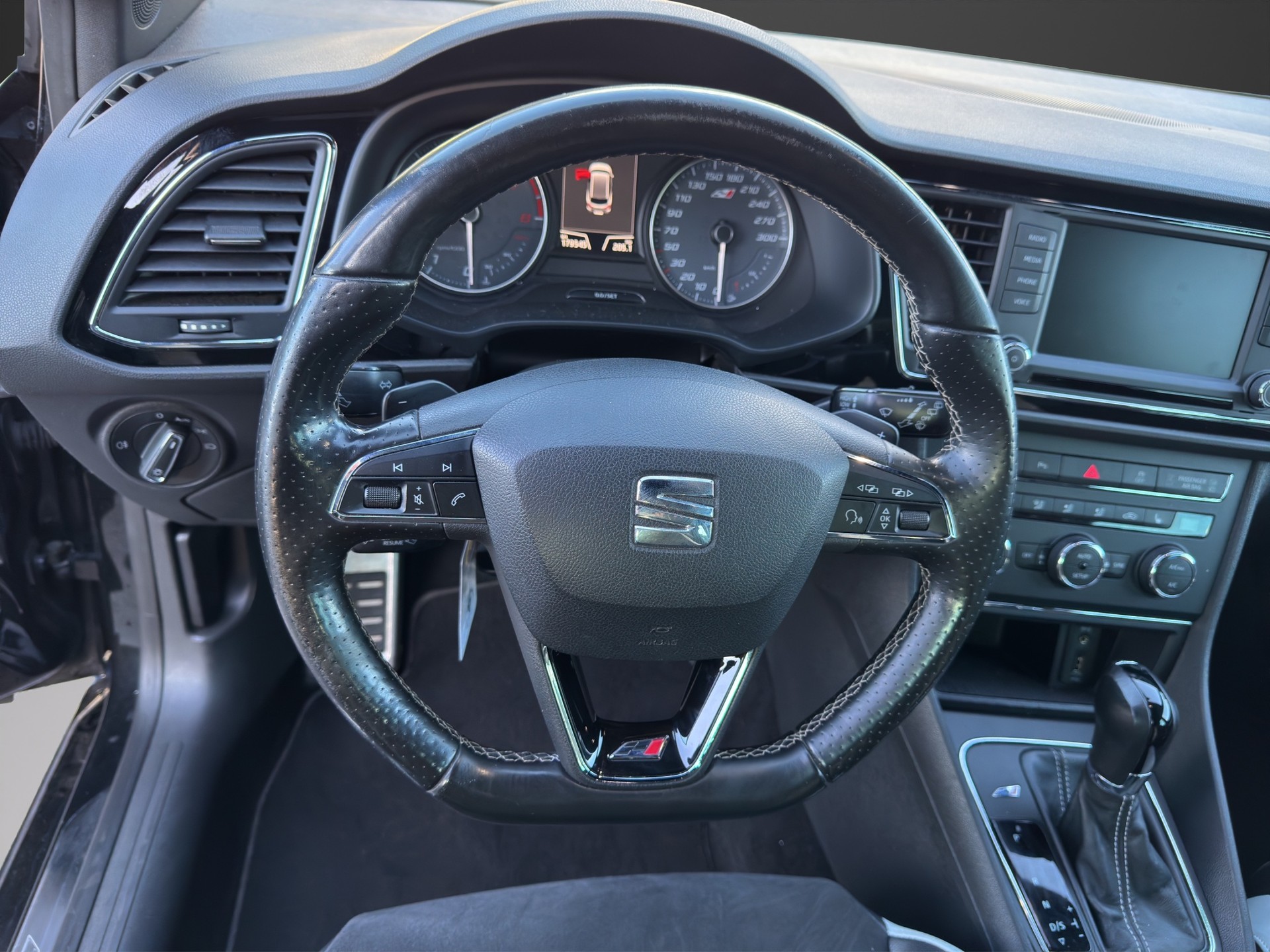 SEAT Leon ST 2.0 TSI Cupra 280 DSG-image-11