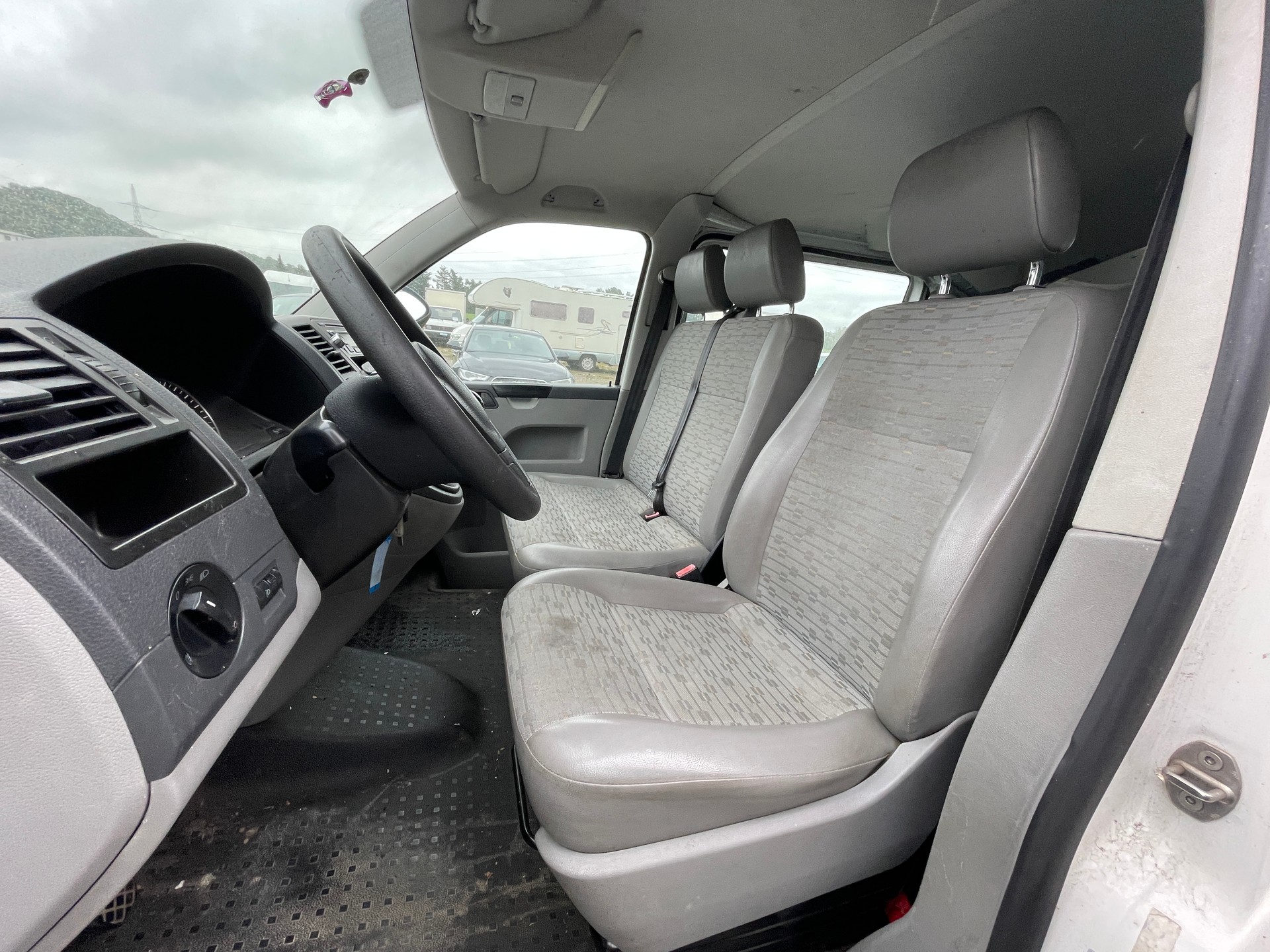 VW T5 2.0 TDI-image-9