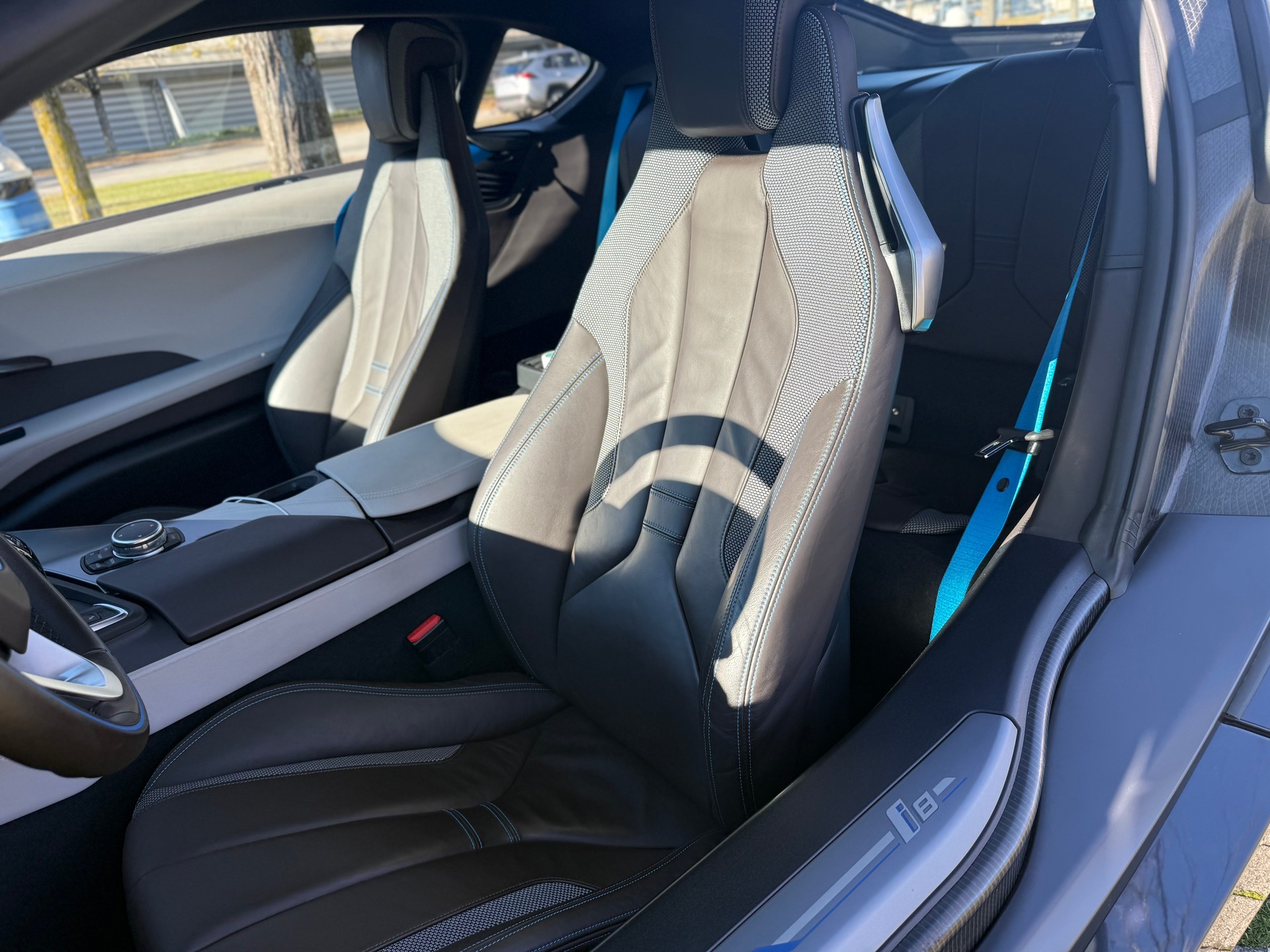 BMW i8 Coupé-image-6