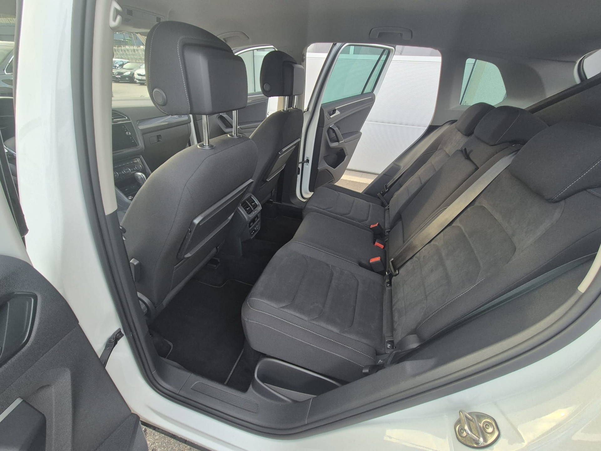 VW Tiguan 2.0 TDI SCR Highline4Motion DSG-image-9
