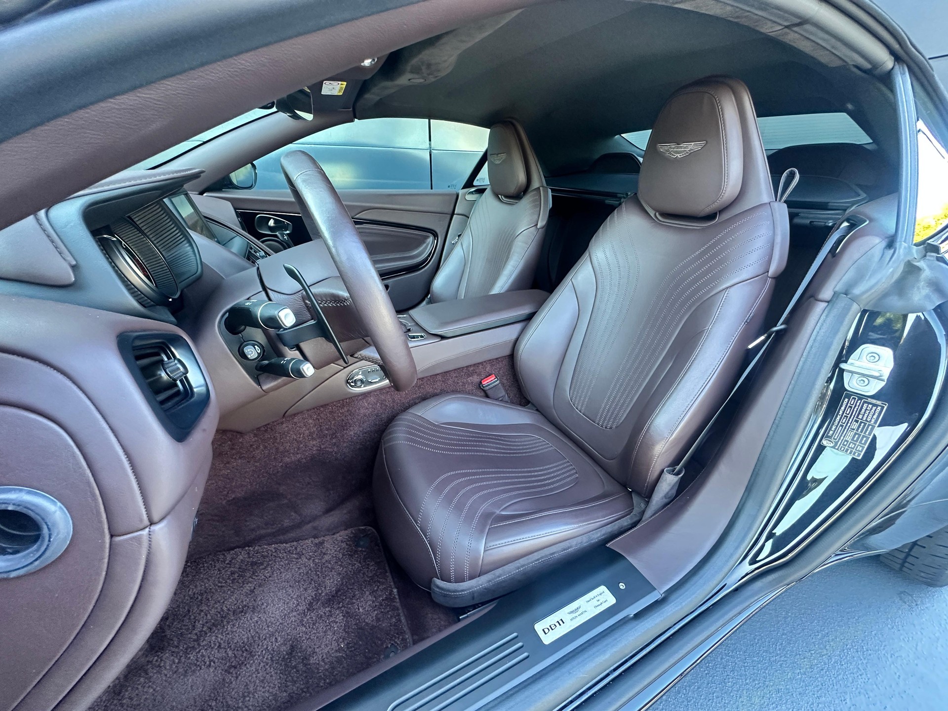 ASTON MARTIN DB11 Volante 4.0 V8 Bi-Turbo-image-10
