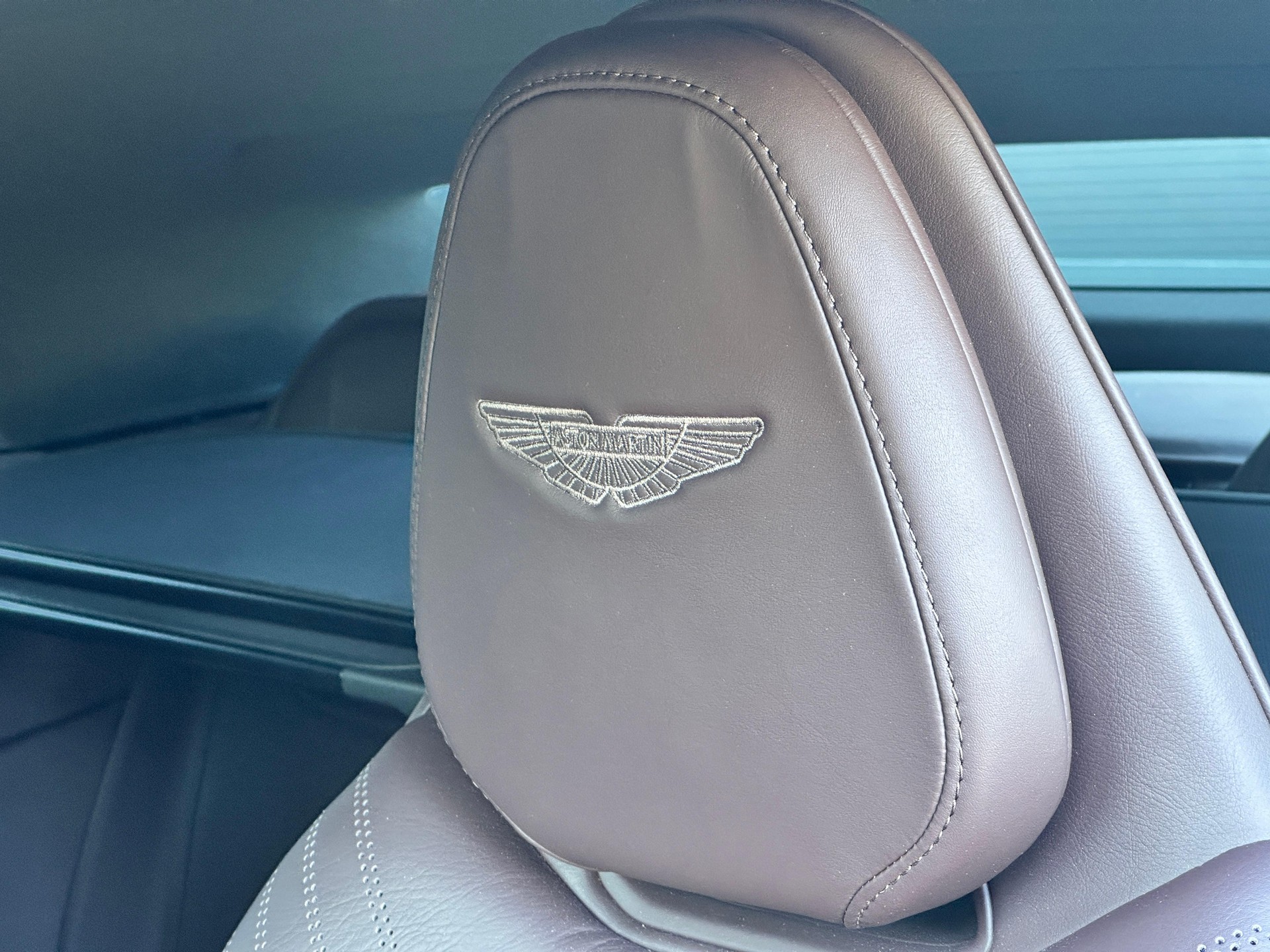ASTON MARTIN DB11 Volante 4.0 V8 Bi-Turbo-image-15