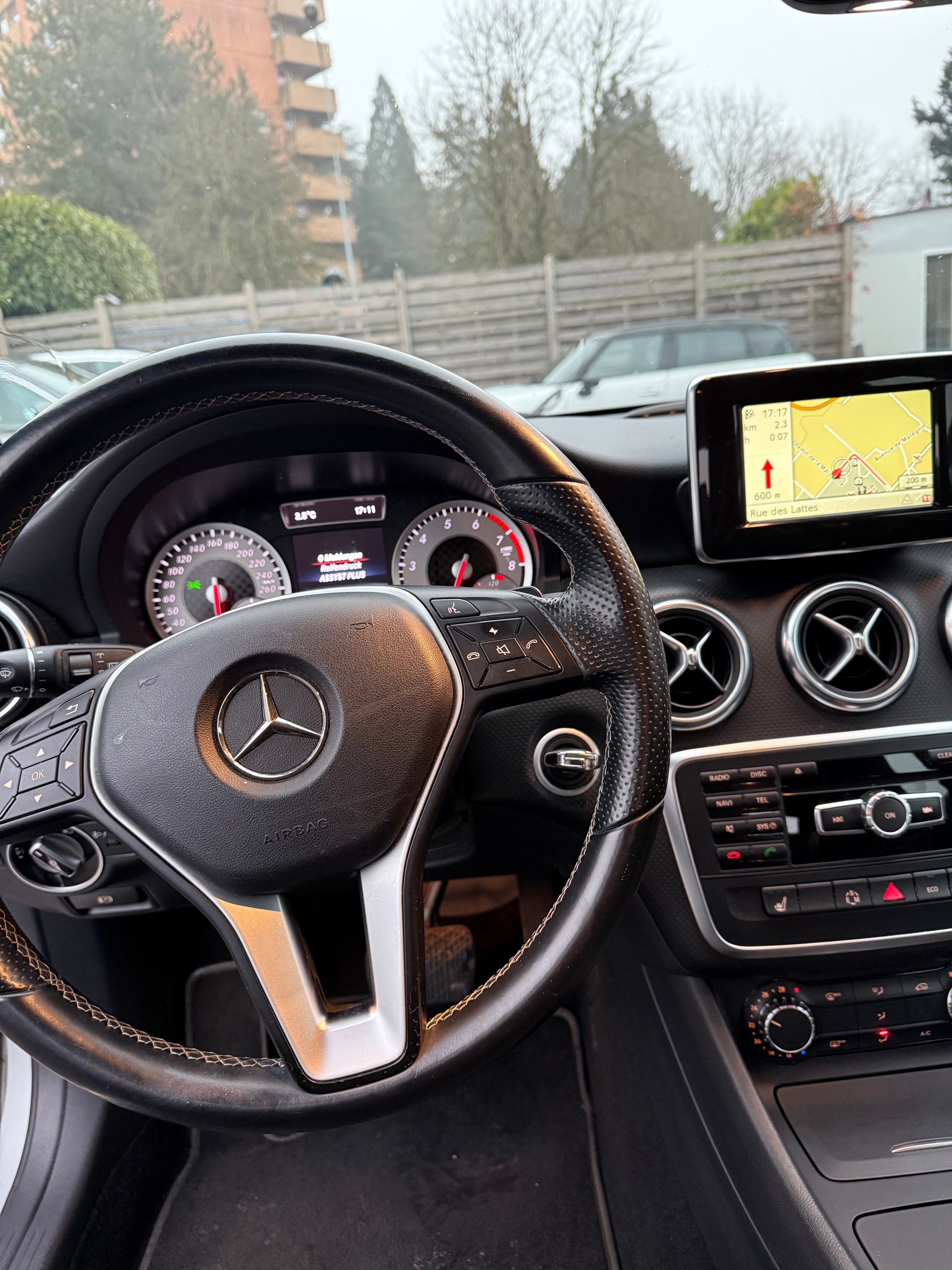 MERCEDES-BENZ A 180 Urban 7G-DCT-image-7