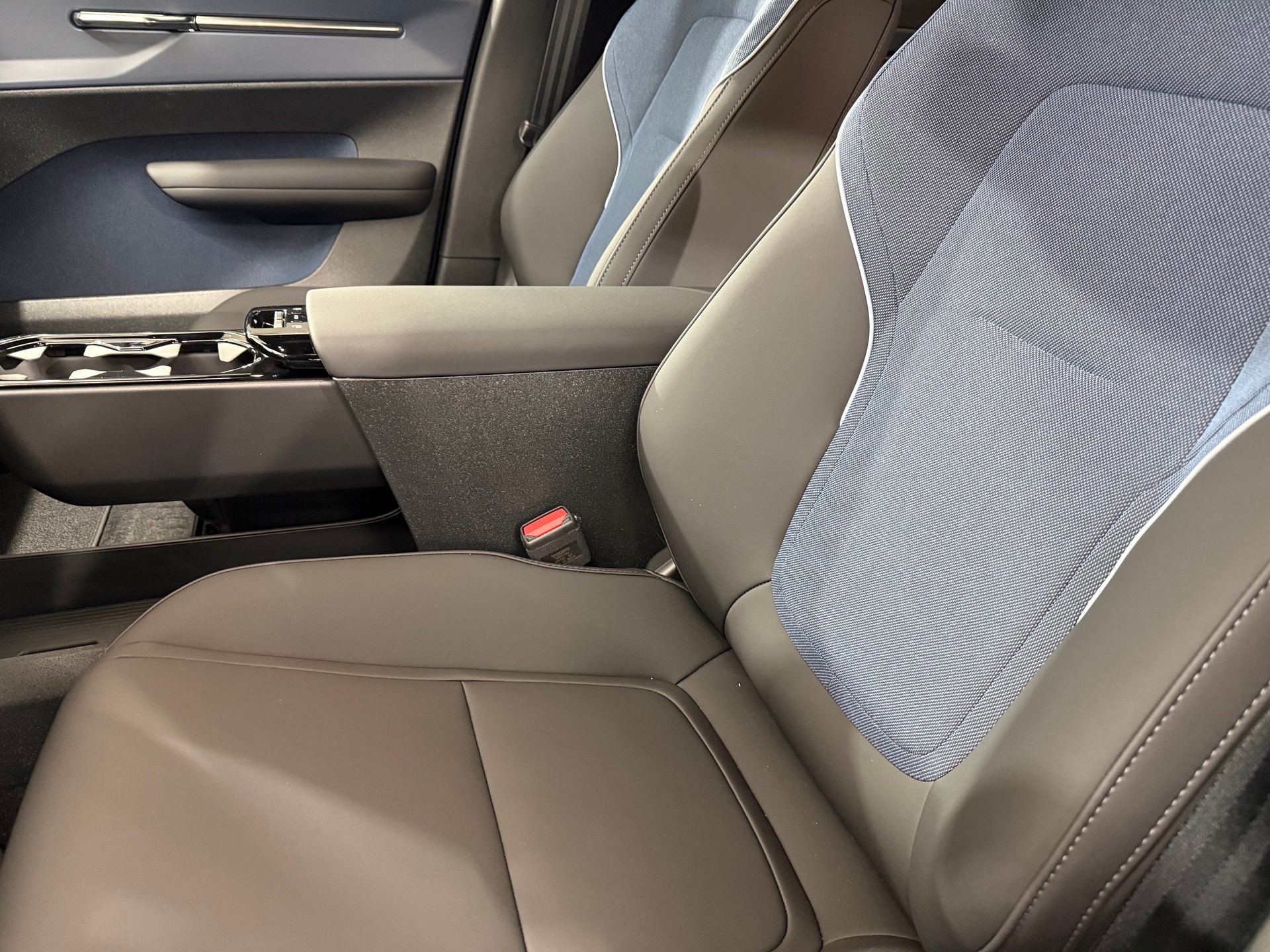 VOLVO EX 30 E60 Twin Plus Performance-image-11