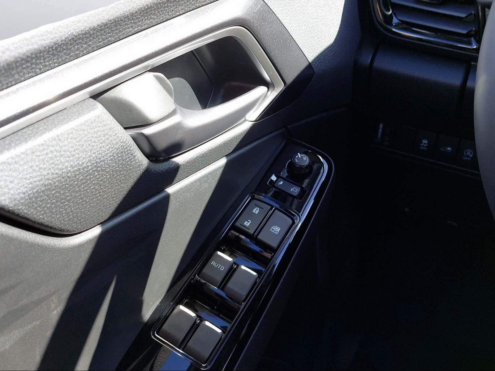 ISUZU D-Max Crew Pick-up 1.9 DDi N60 Nitro Sport 4x4-image-12