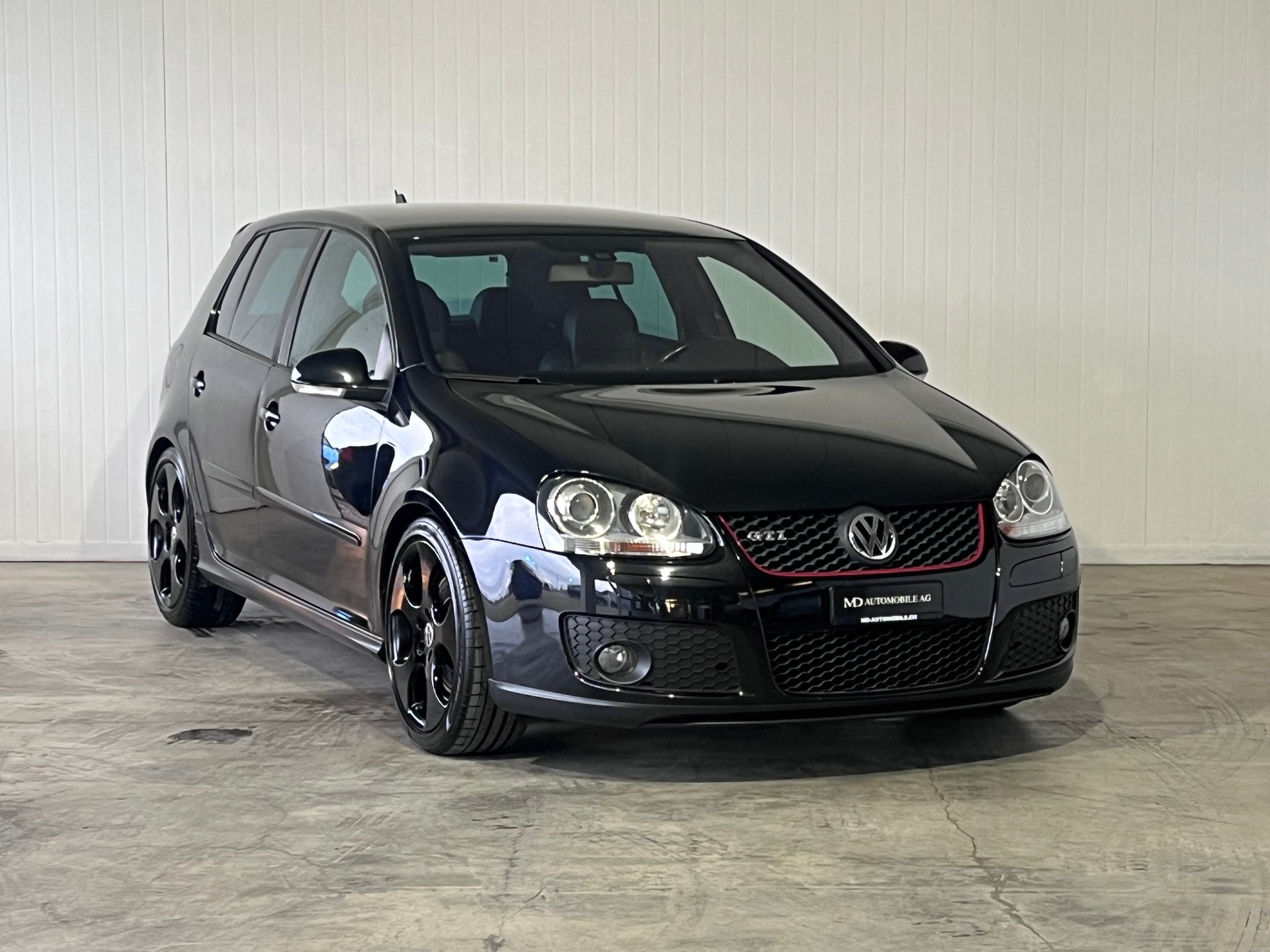VW Golf 2.0 TFSI GTI-showroom-element-2