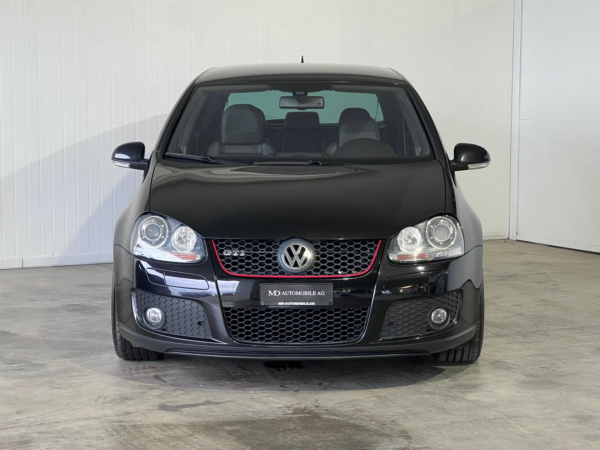 VW Golf 2.0 TFSI GTI-showroom-element-3