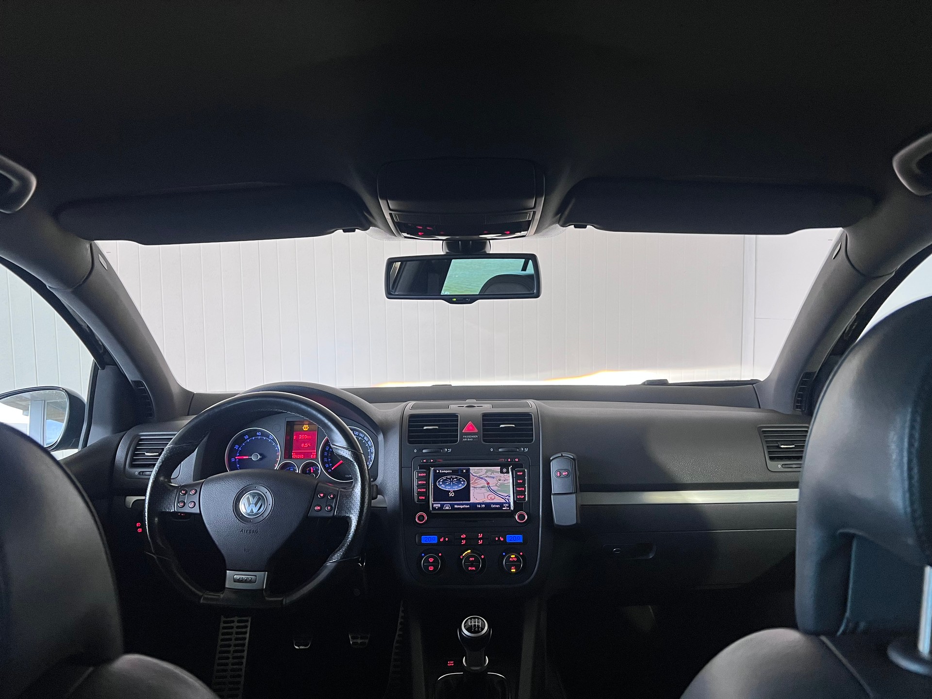 VW Golf 2.0 TFSI GTI-image-16