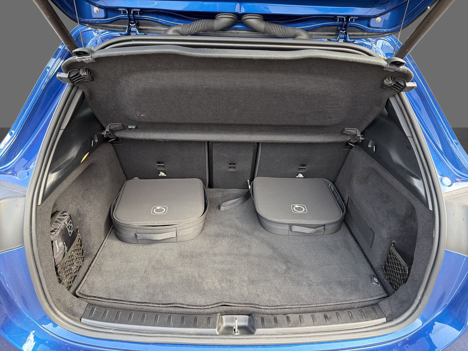 MERCEDES-BENZ EQA 350 AMG Line 4Matic-image-19